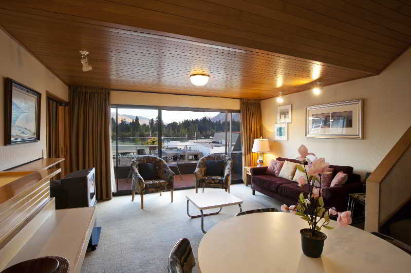 Apartment Three Bedrooms Two Bathrooms