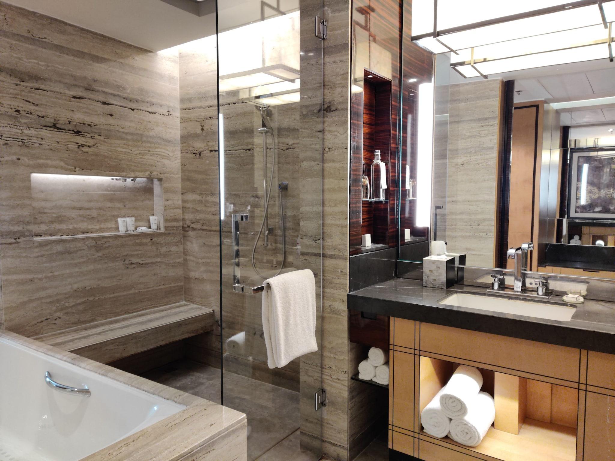 Double King Bed Non Smoking