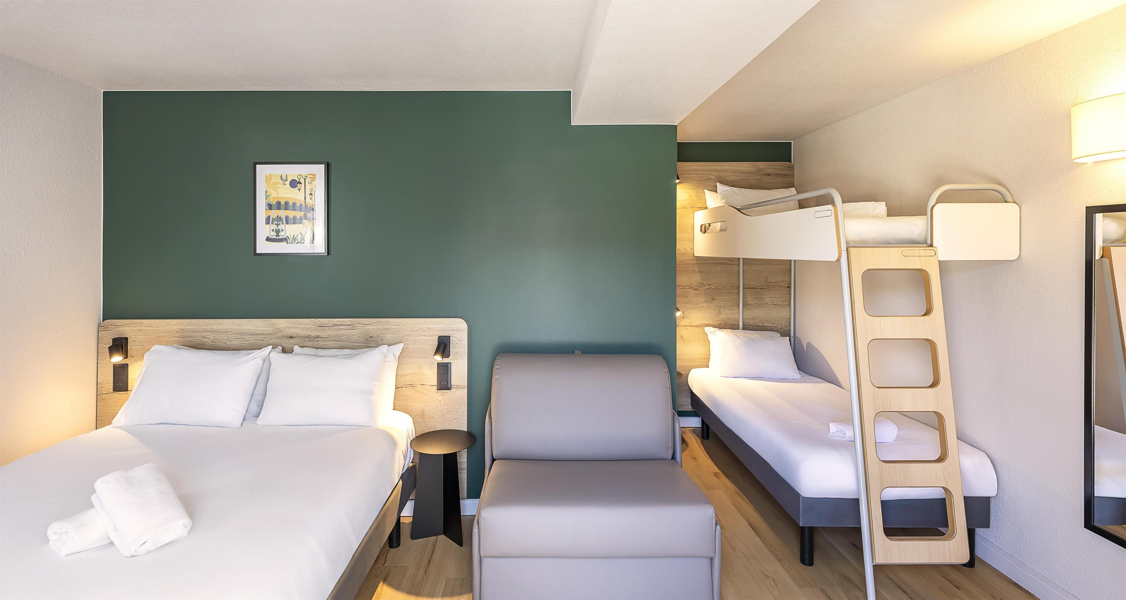 Family Room Capacity 5