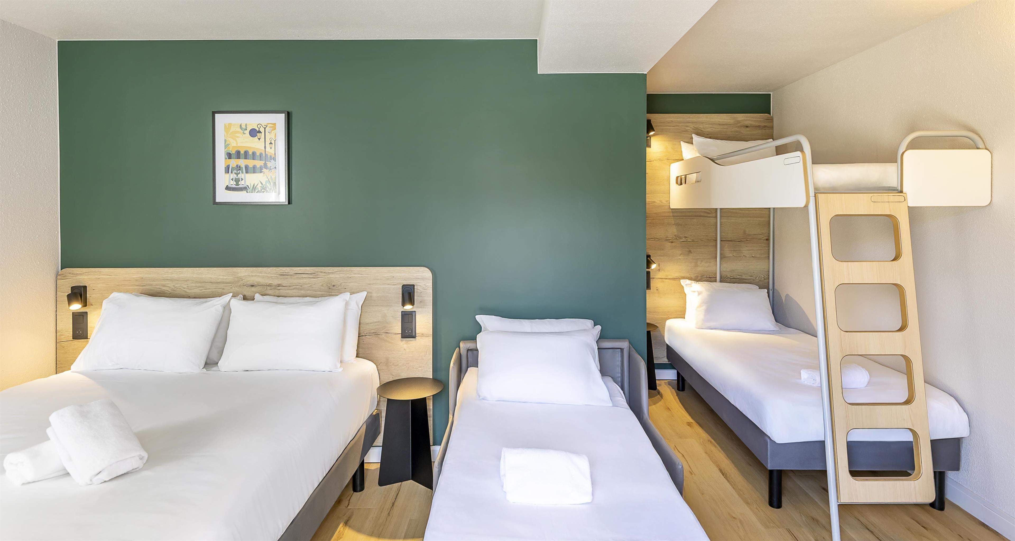 Family Room Capacity 5