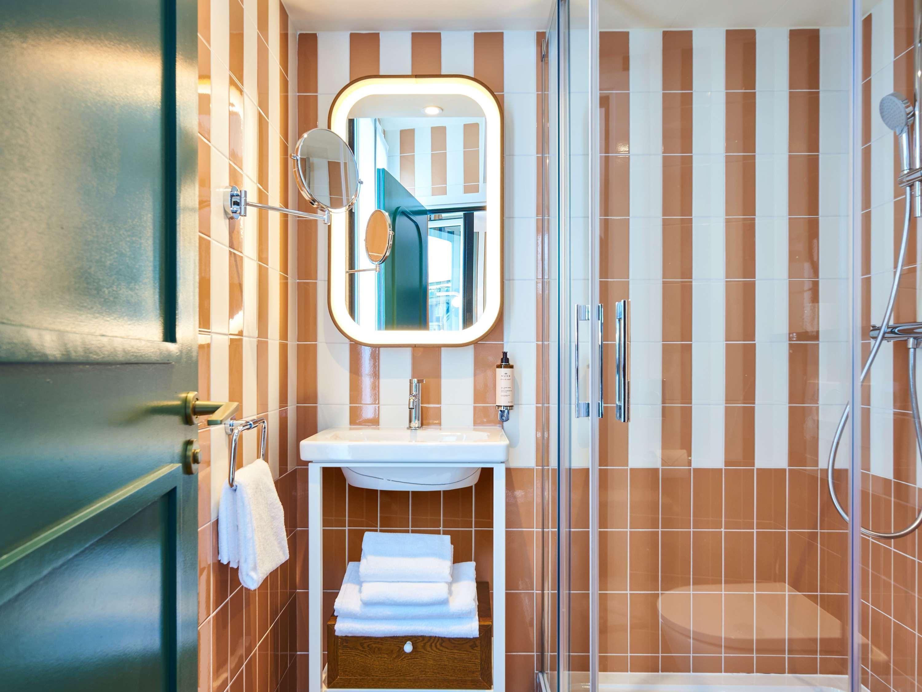 Double Queen Size Bed