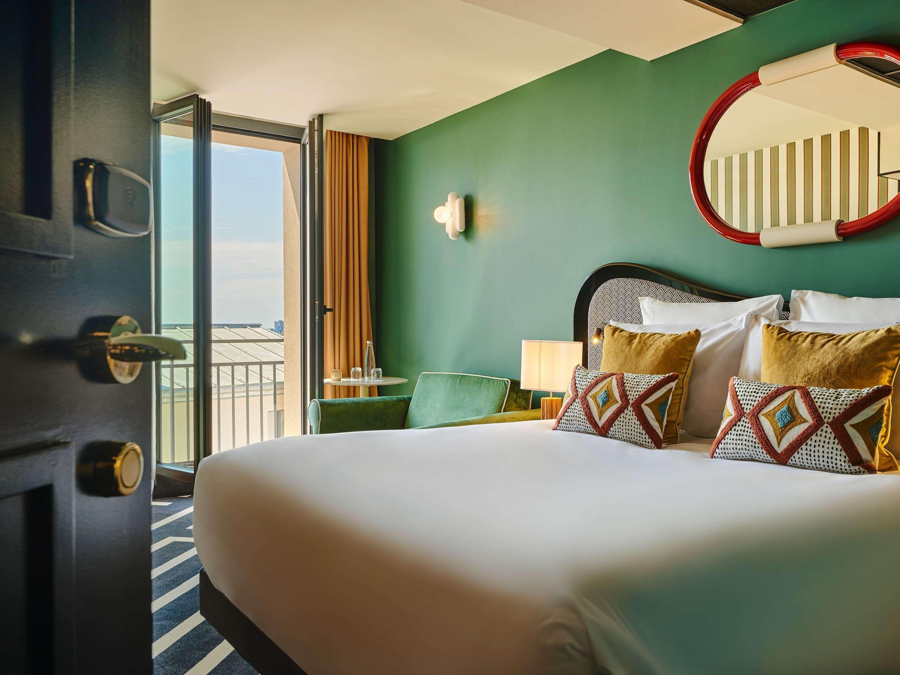 Double Queen Size Bed