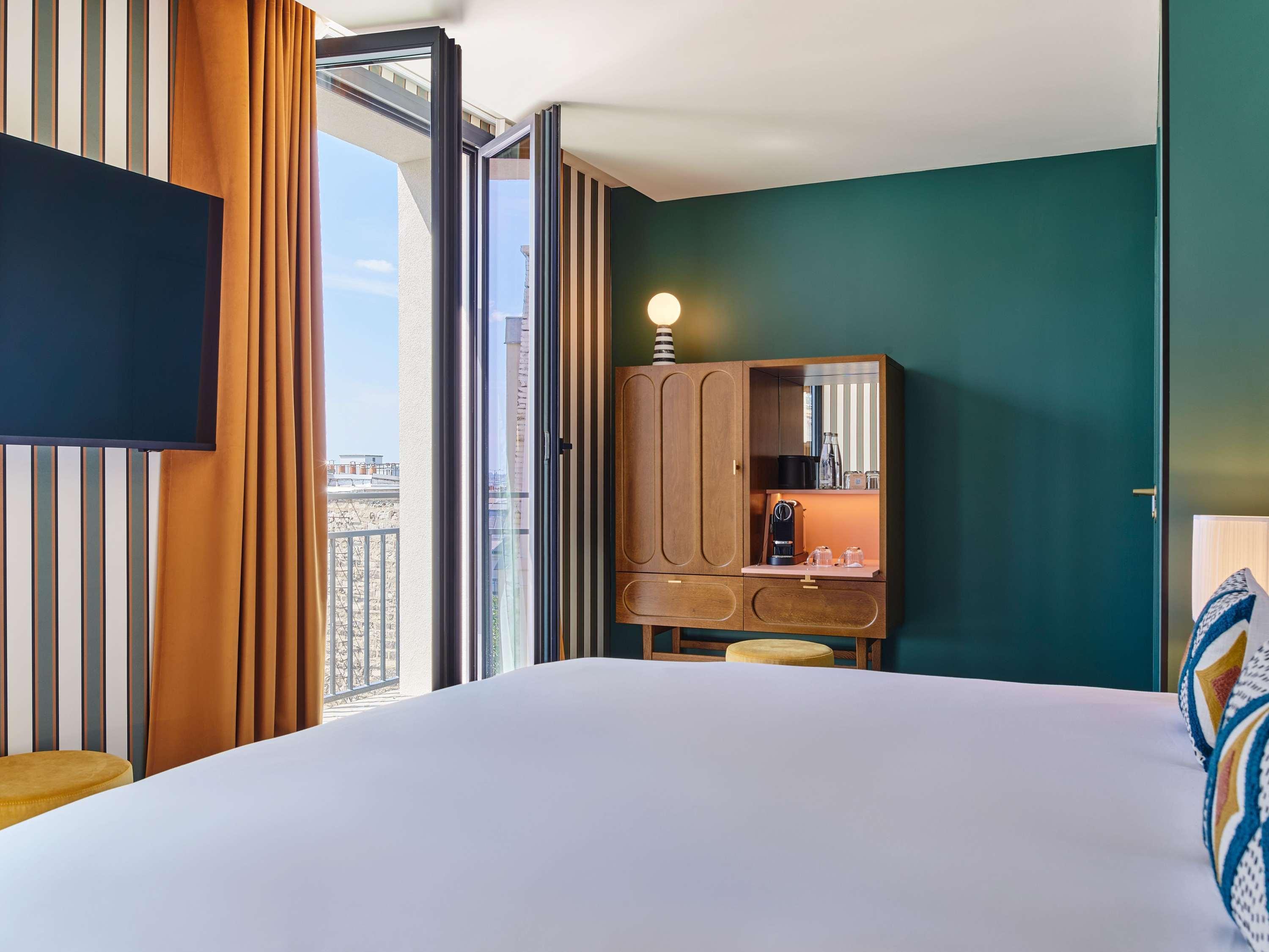 Double Queen Size Bed