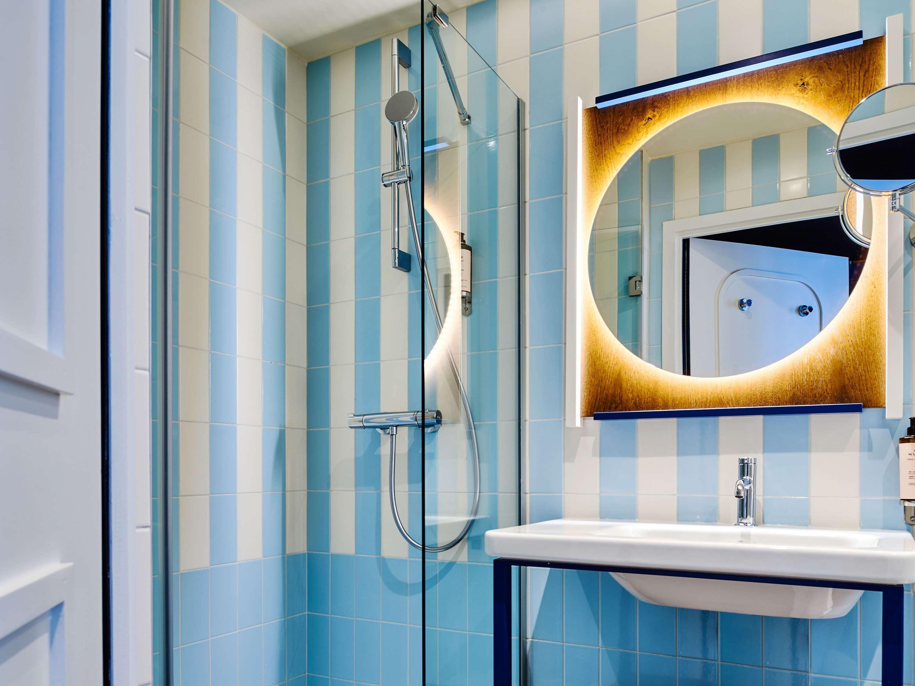 Double Queen Size Bed