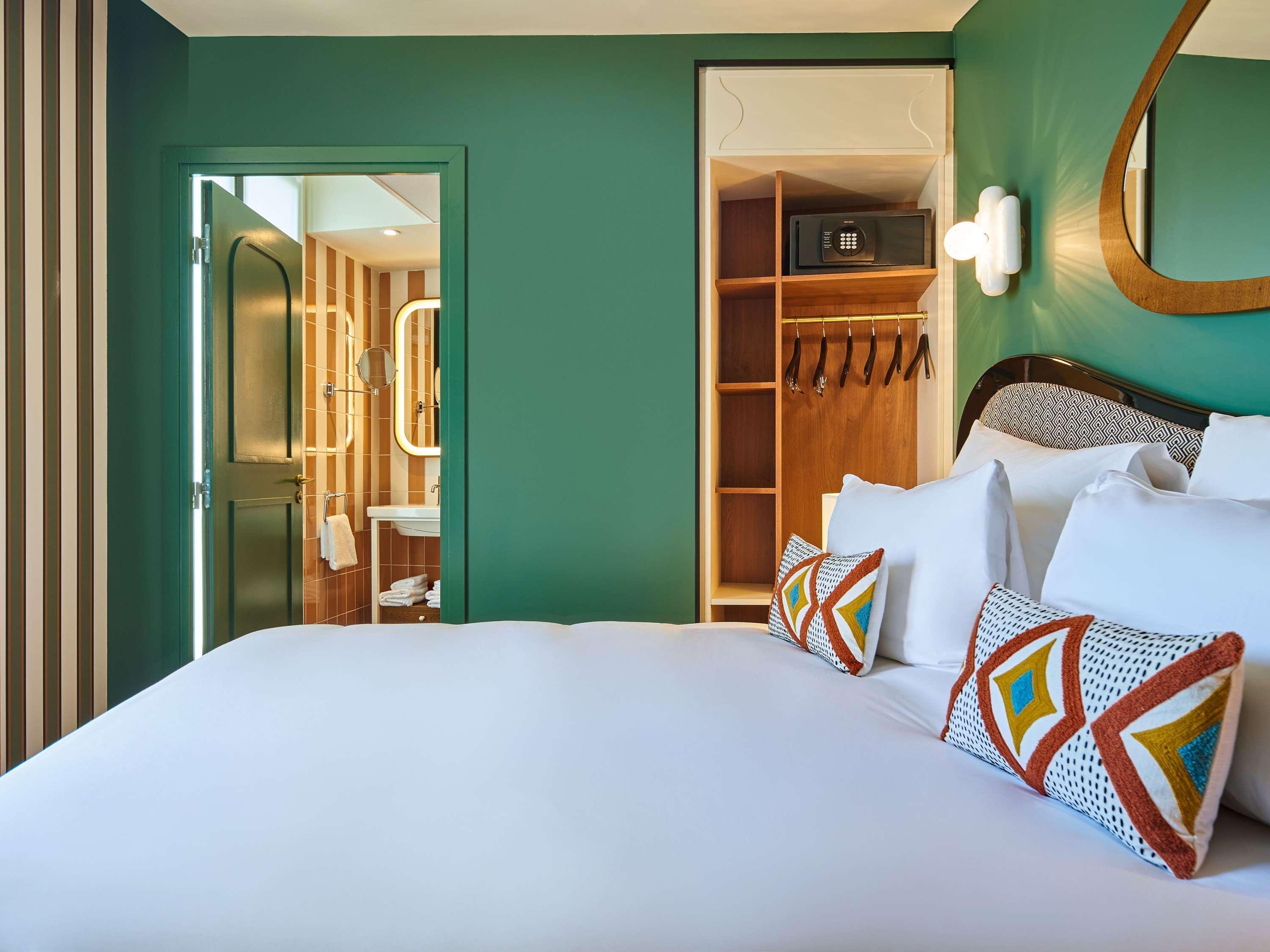 Double Queen Size Bed