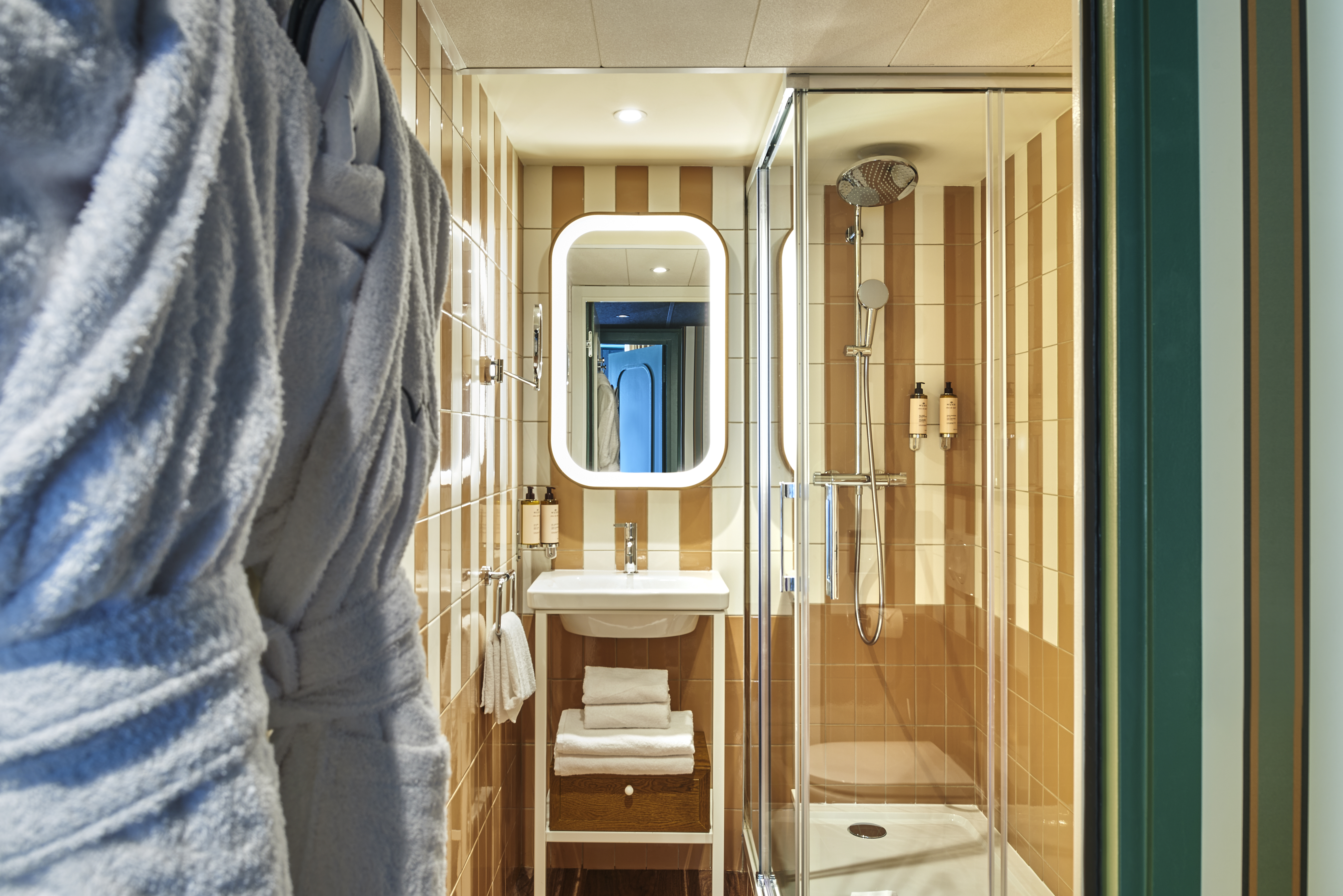 Double Queen Size Bed