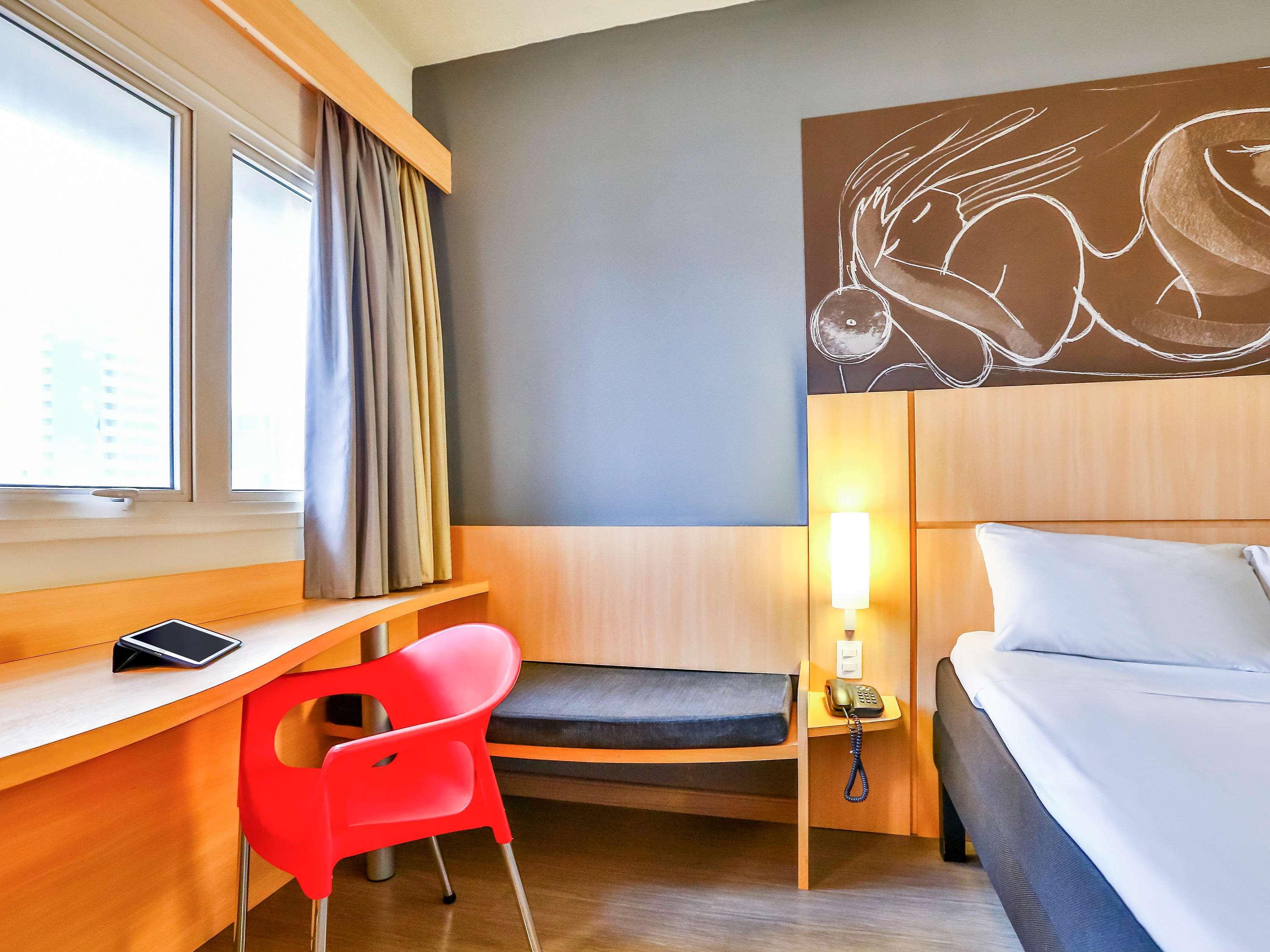 Double Queen Size Bed