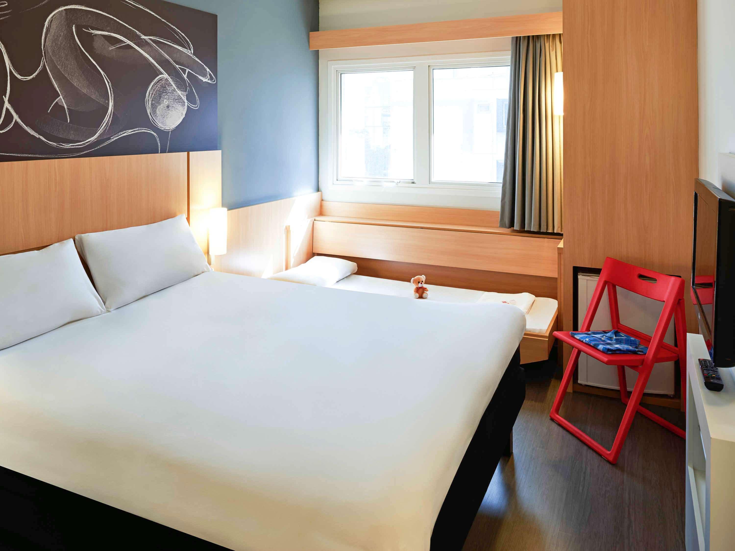 Double Queen Size Bed