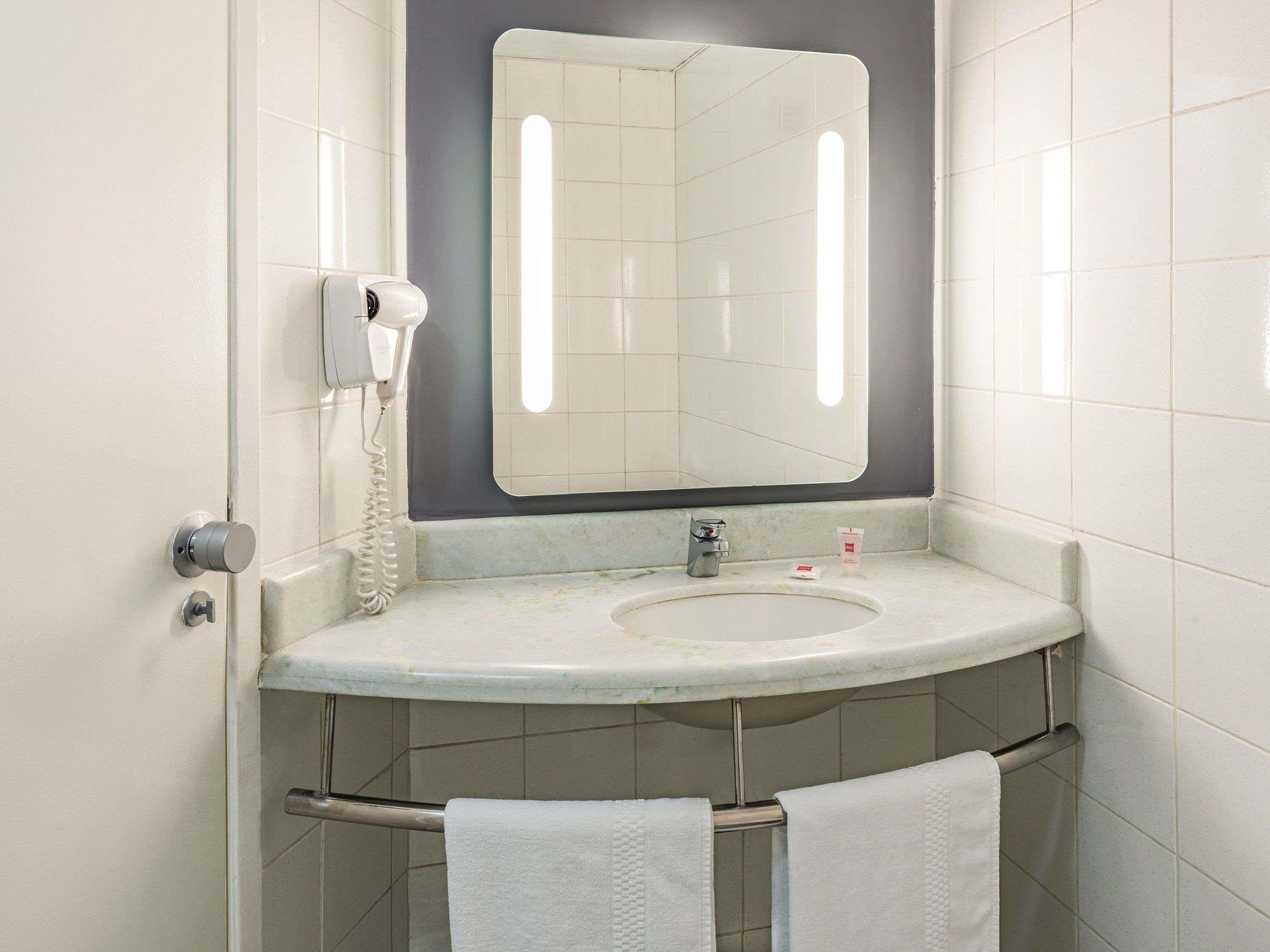 Double Queen Size Bed