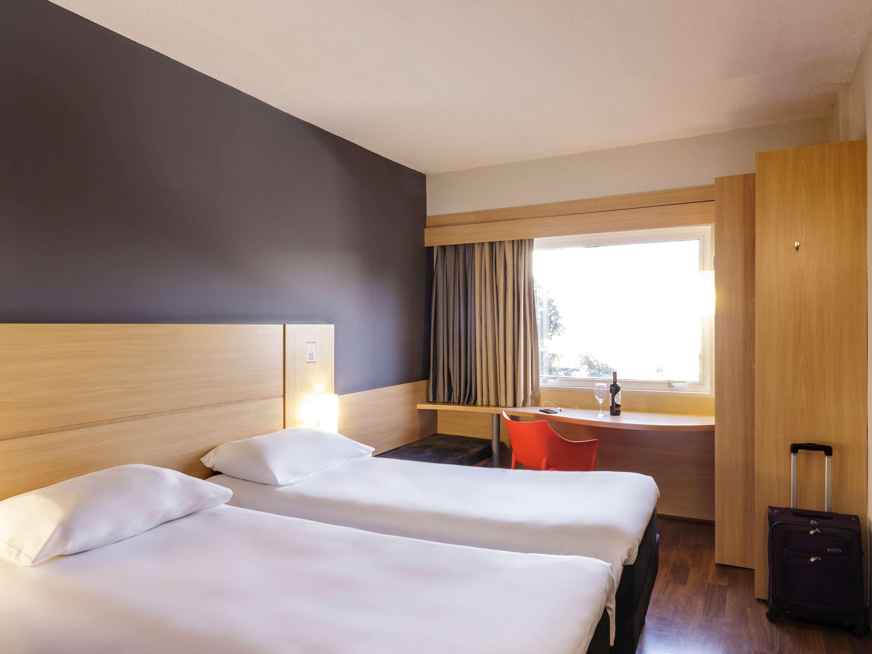 Double Queen Size Bed