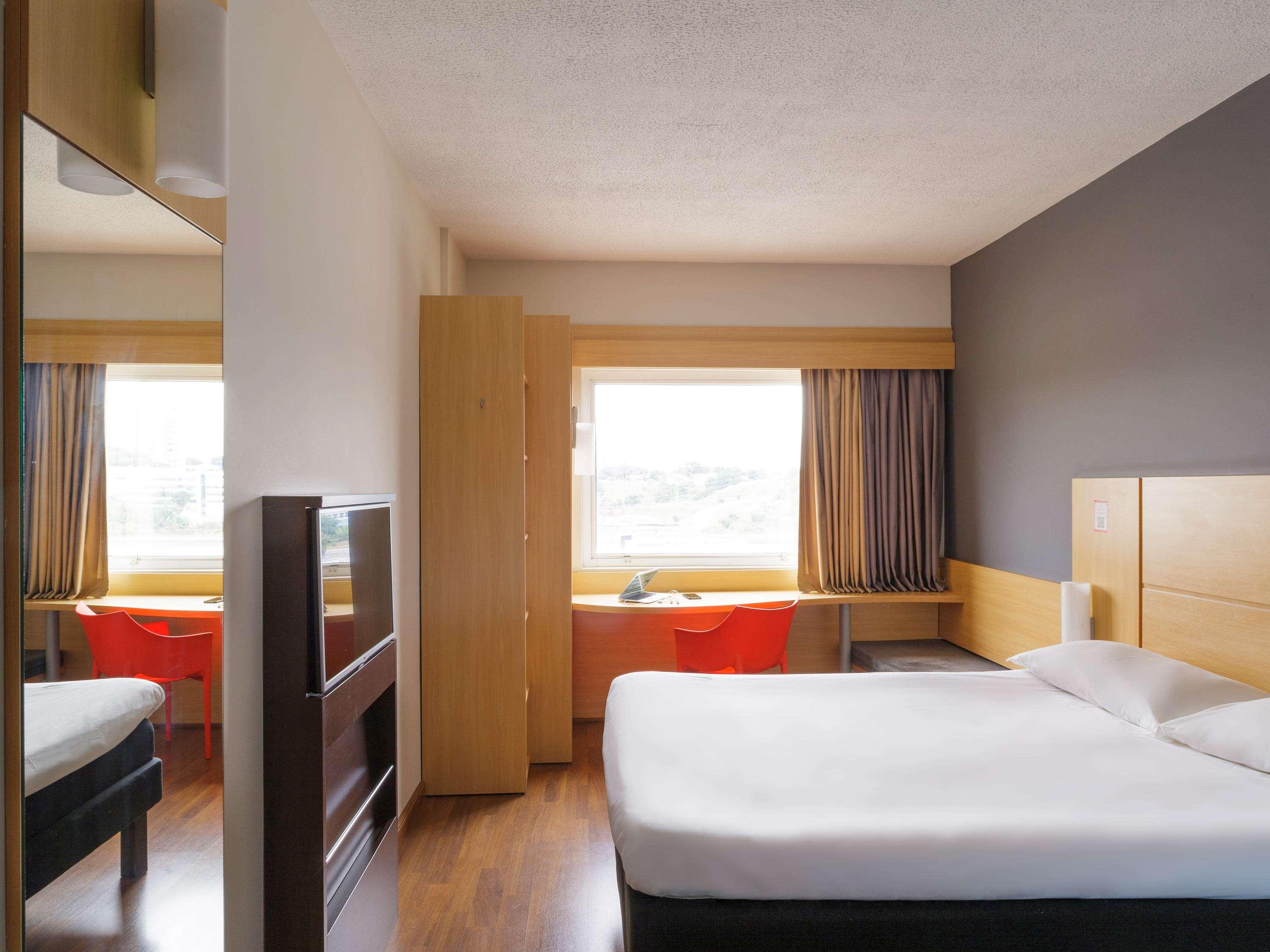 Double Queen Size Bed