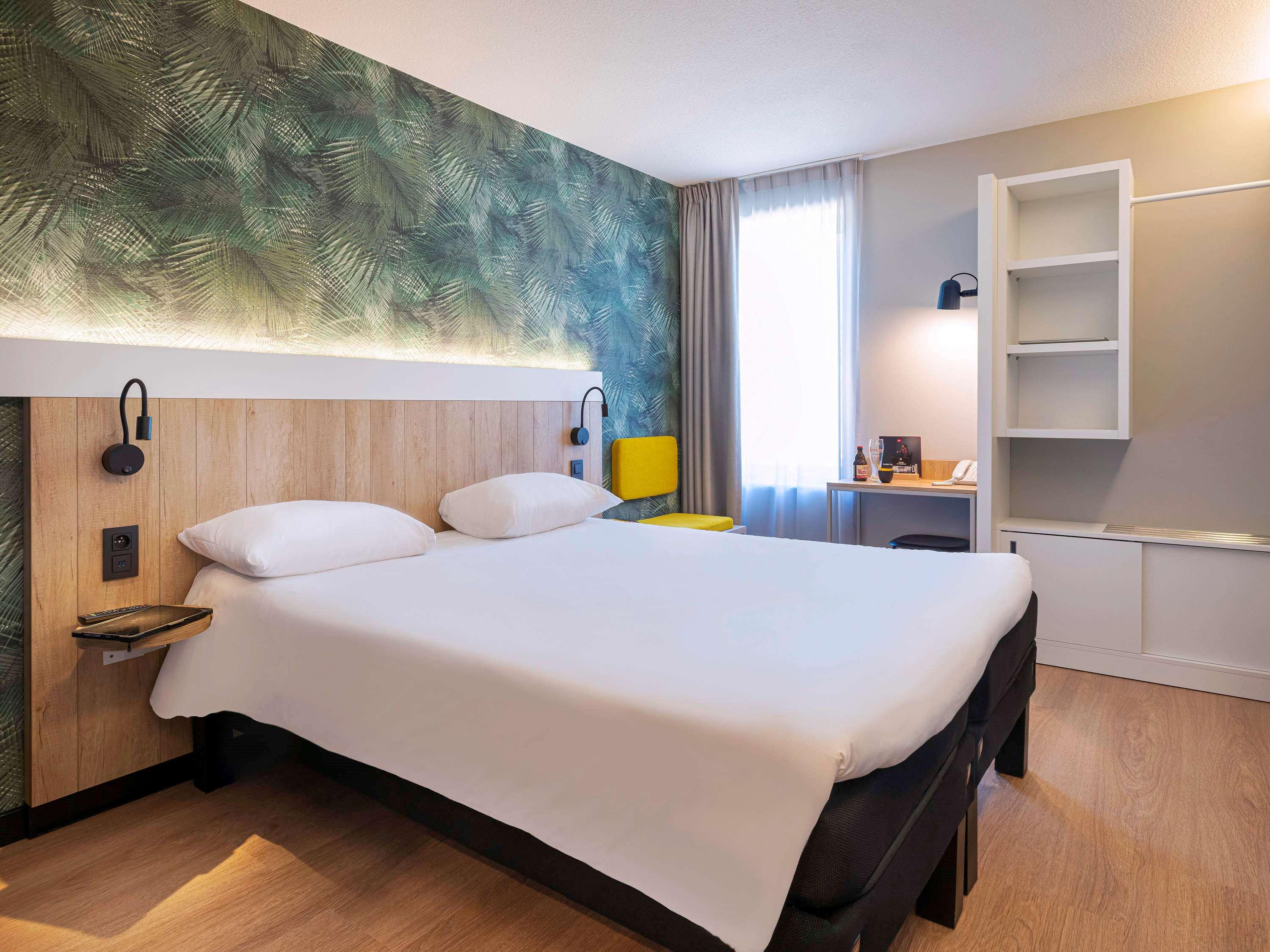 Double or Twin with Double Bed