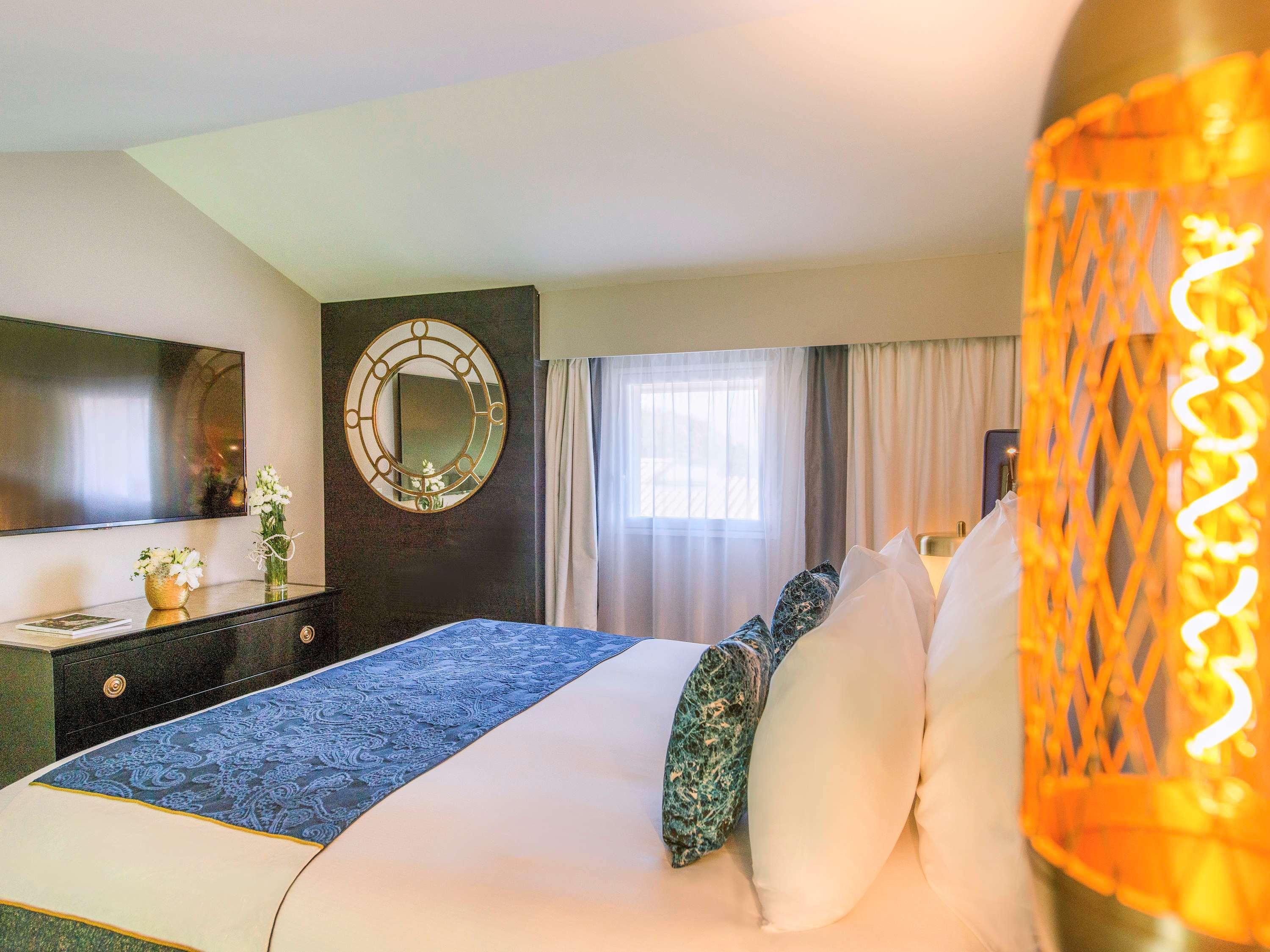 Junior Suite Ocean View King Bed