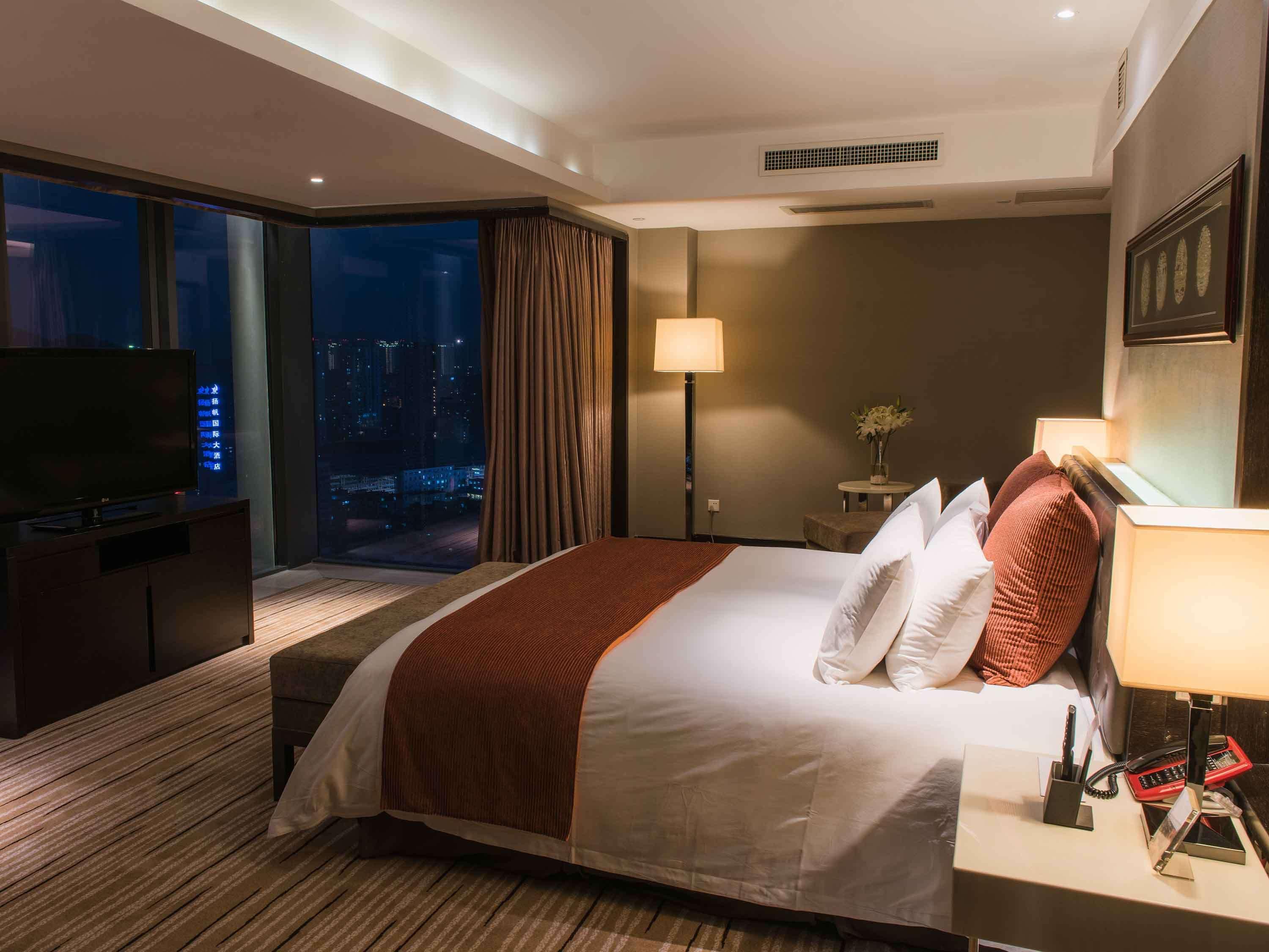 Suite Deluxe King Bed