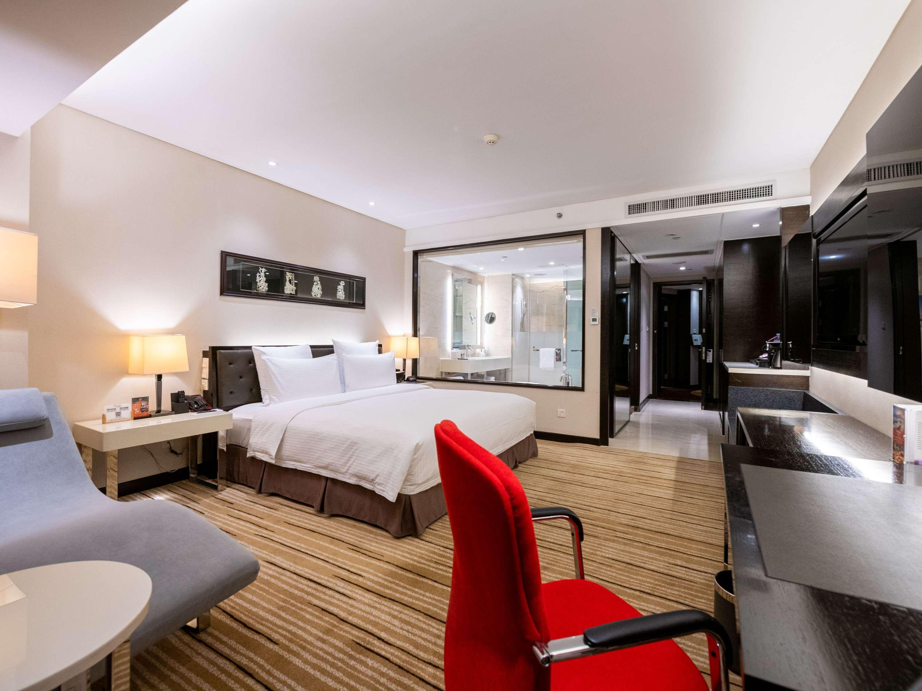 Double Deluxe King Bed