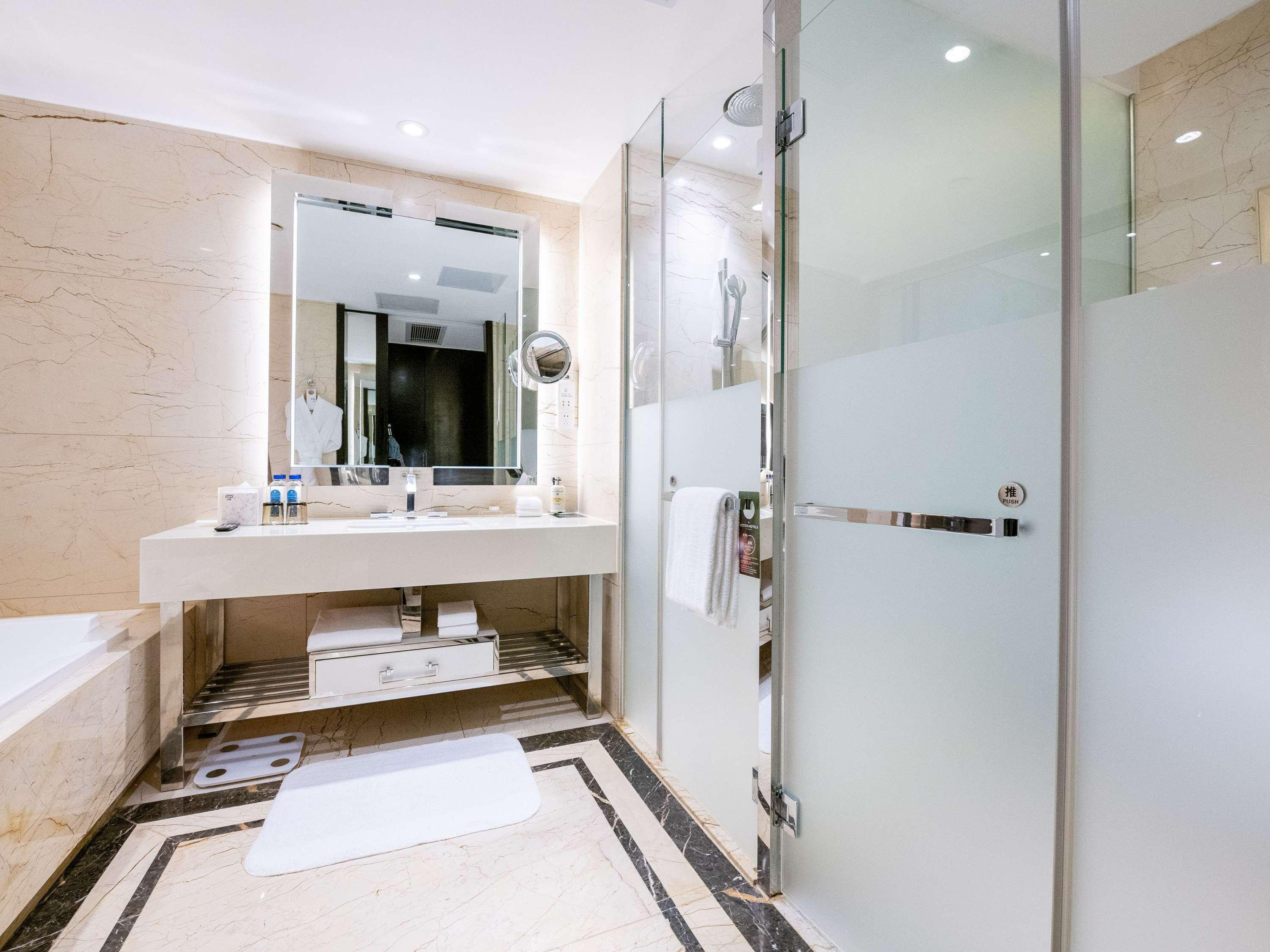 Double Deluxe King Bed