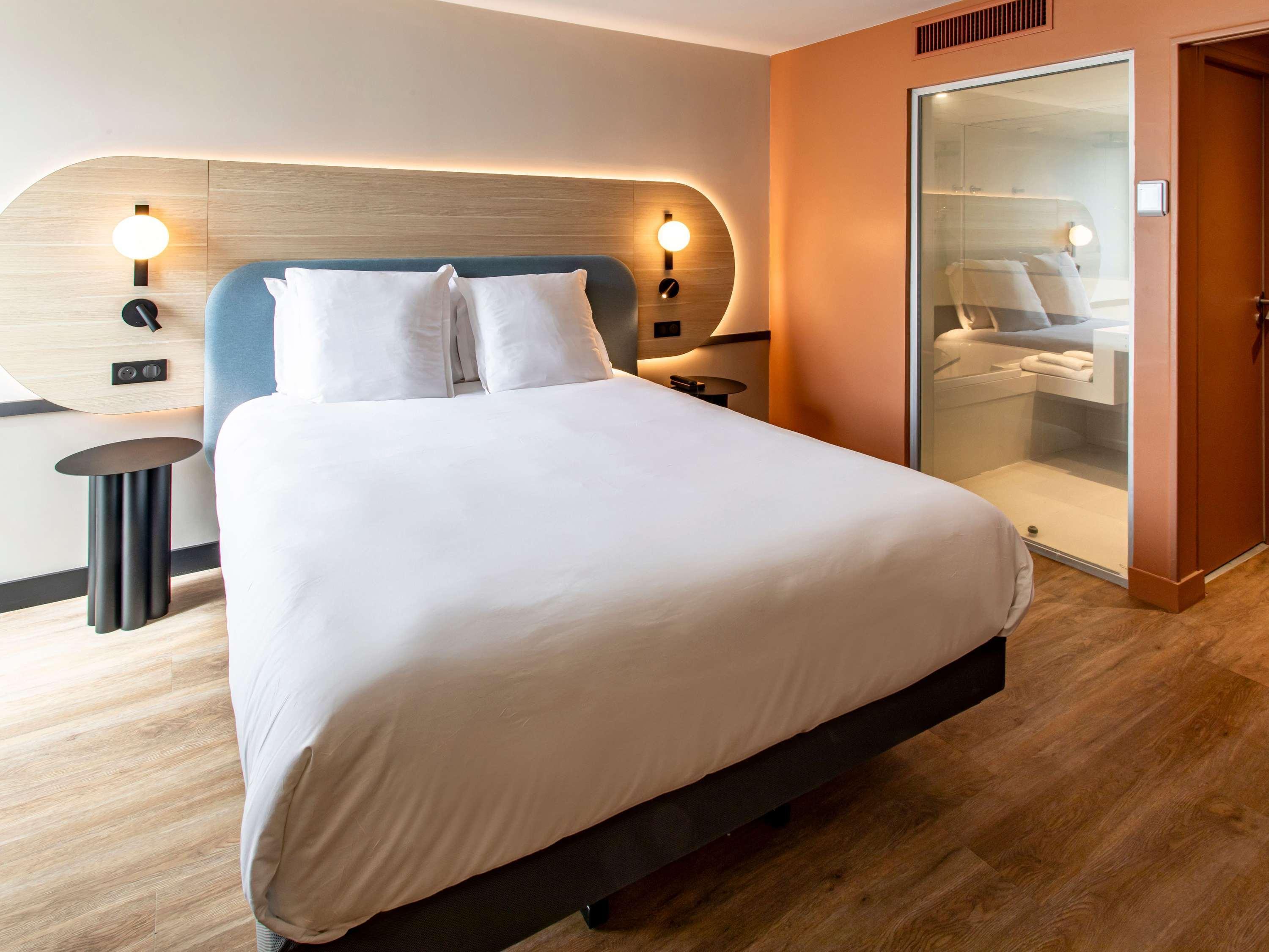 Double Queen Size Bed