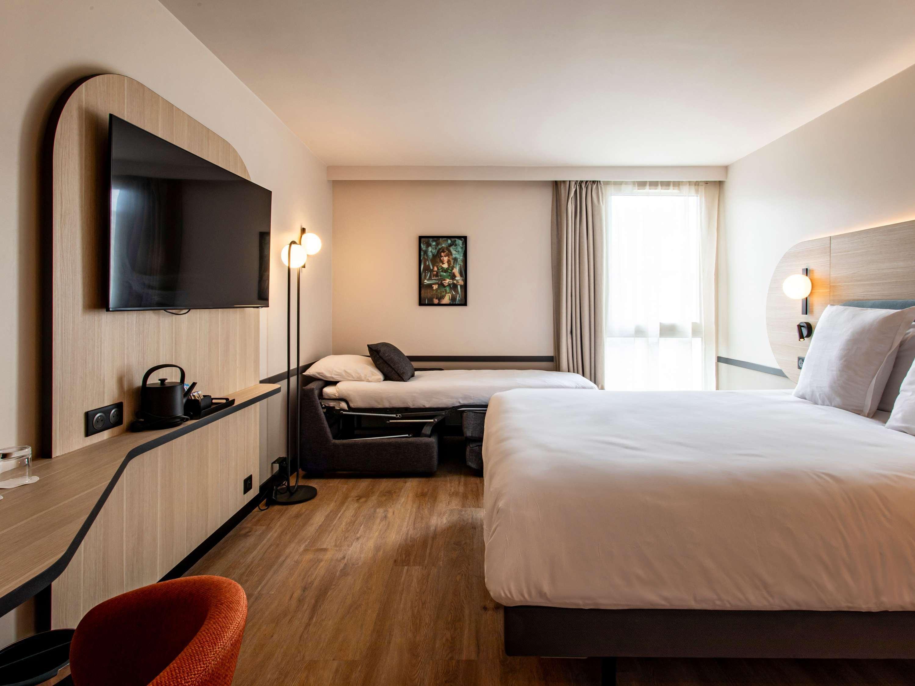 Double Queen Size Bed