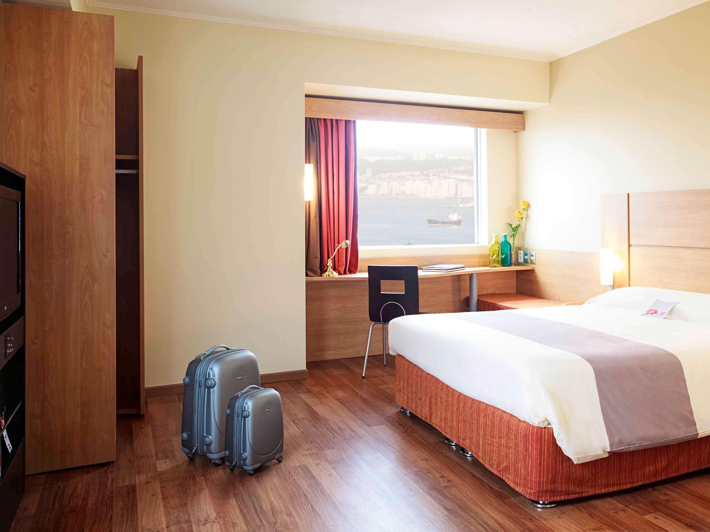 Double Queen Size Bed