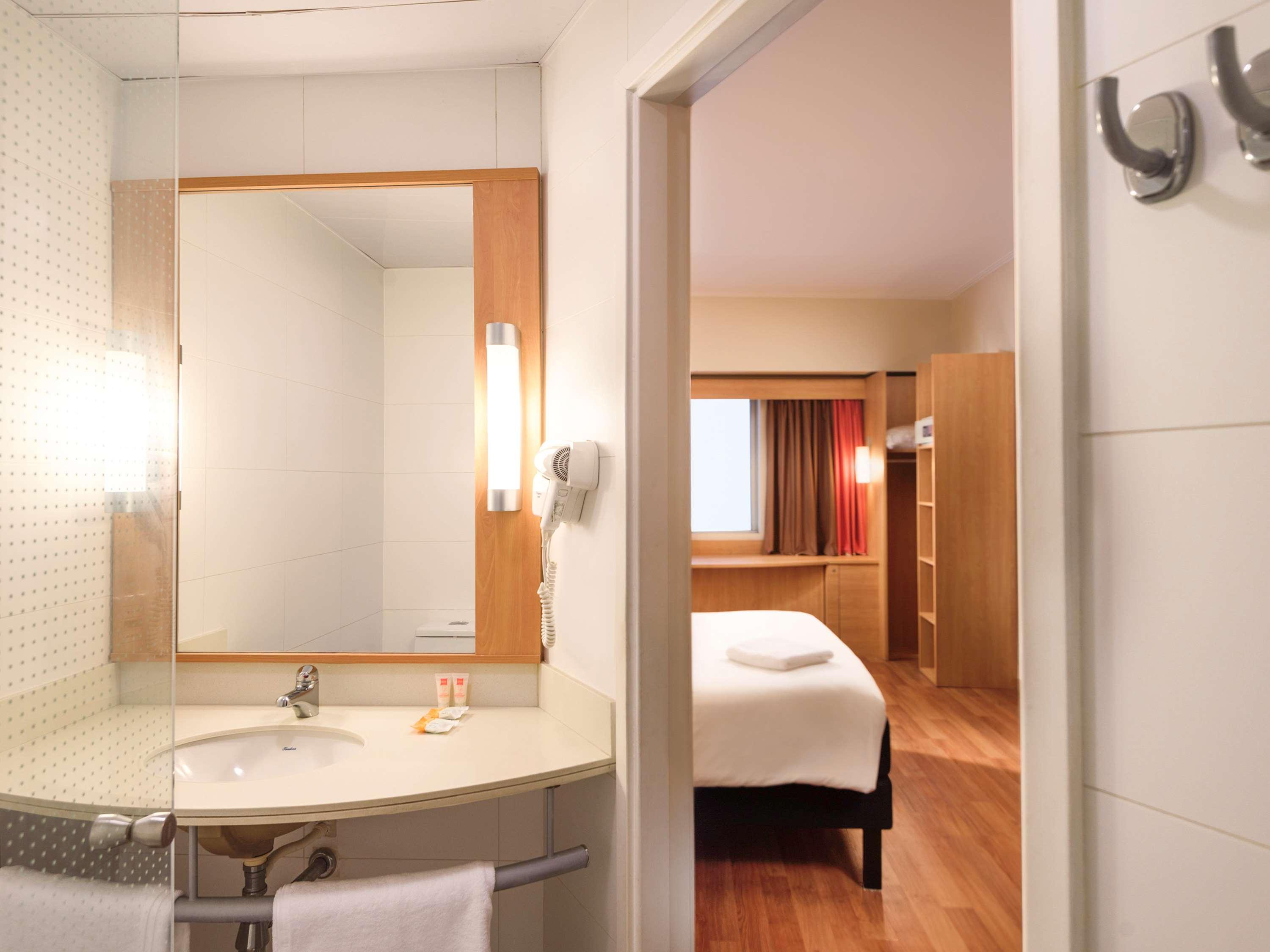 Double Queen Size Bed