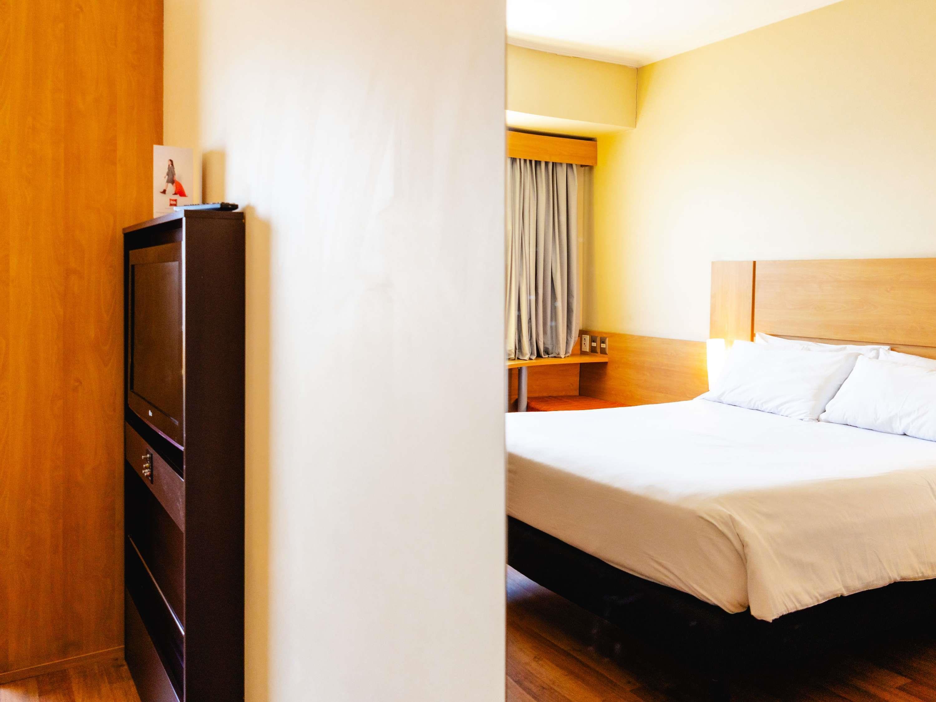 Double Queen Size Bed