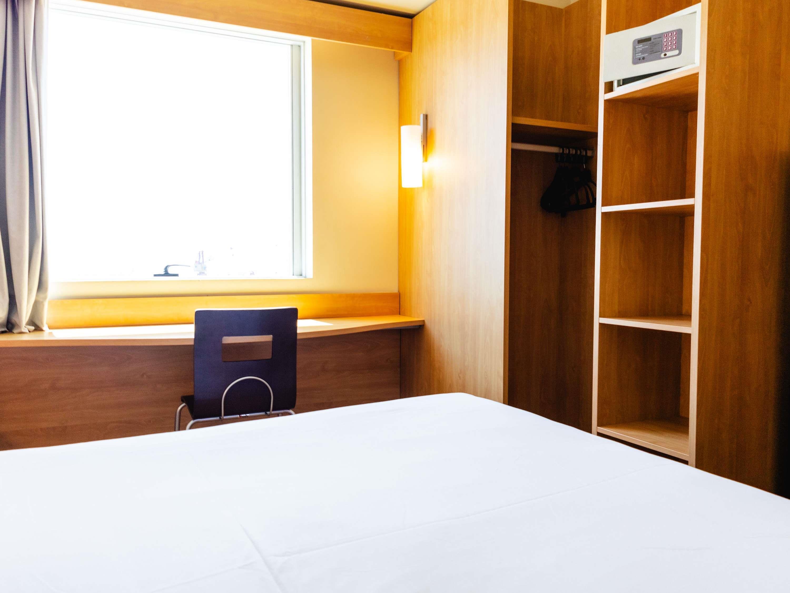 Double Queen Size Bed