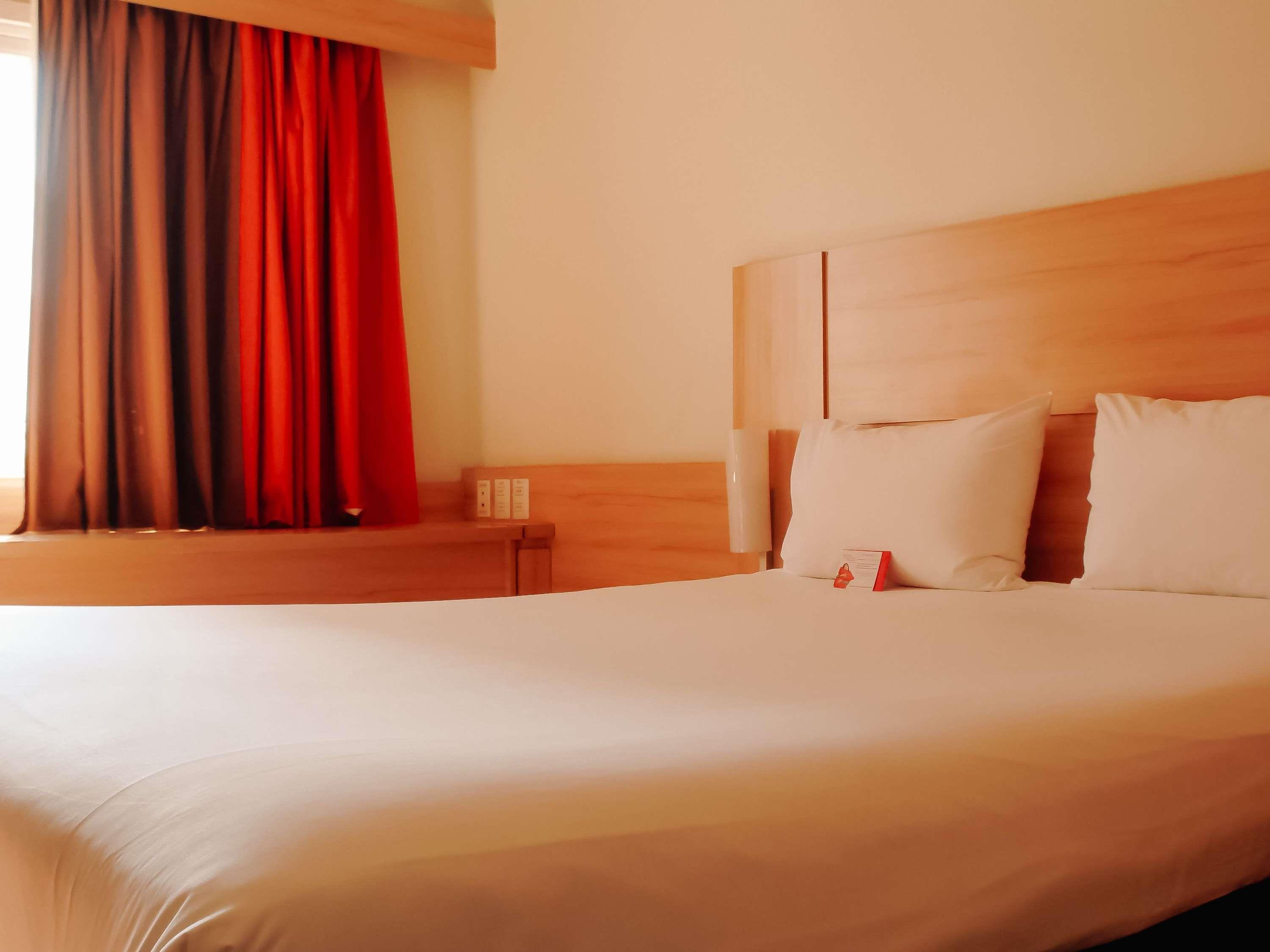Double Queen Size Bed