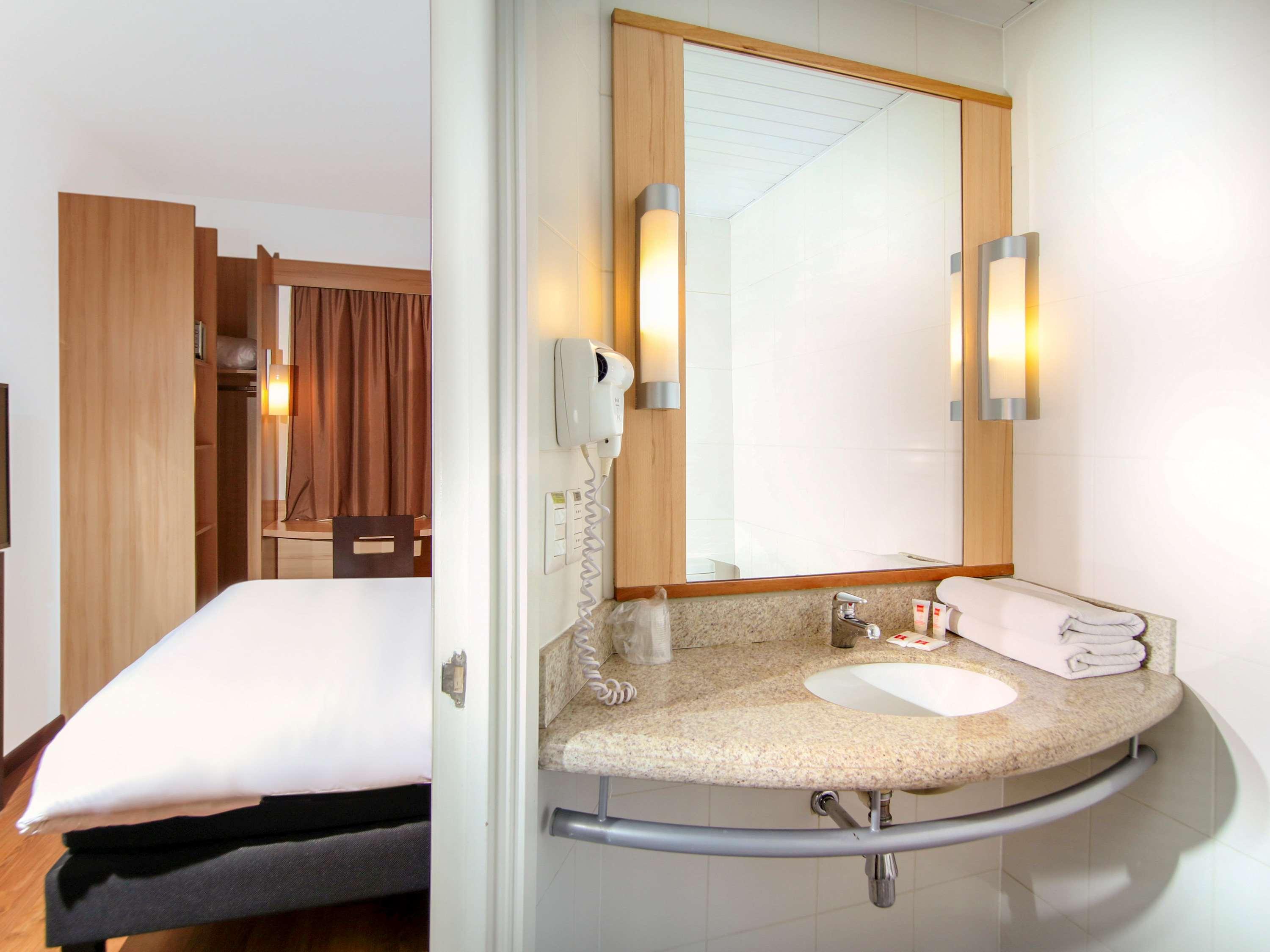 Double Queen Size Bed