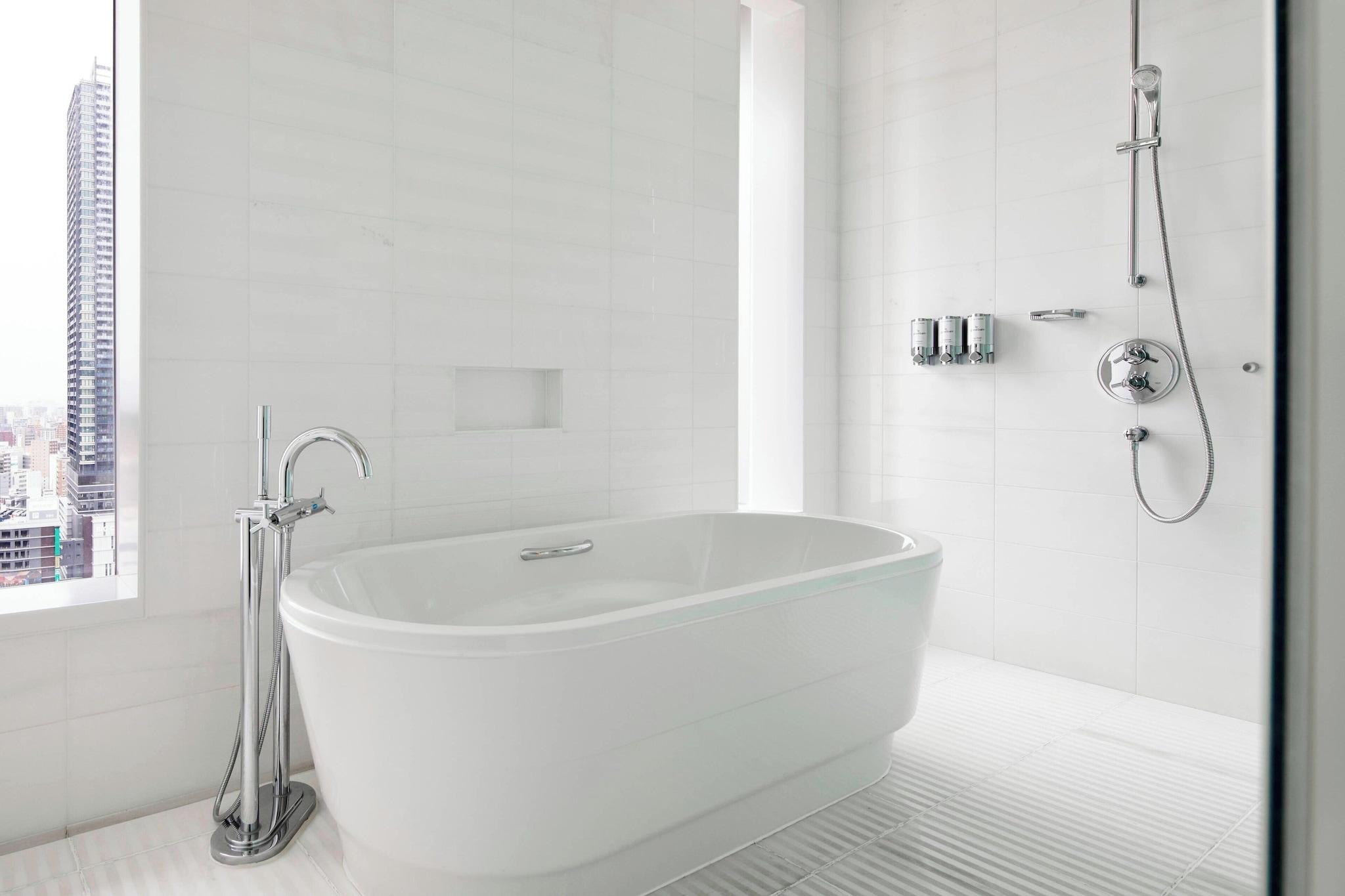 Suite Club City View