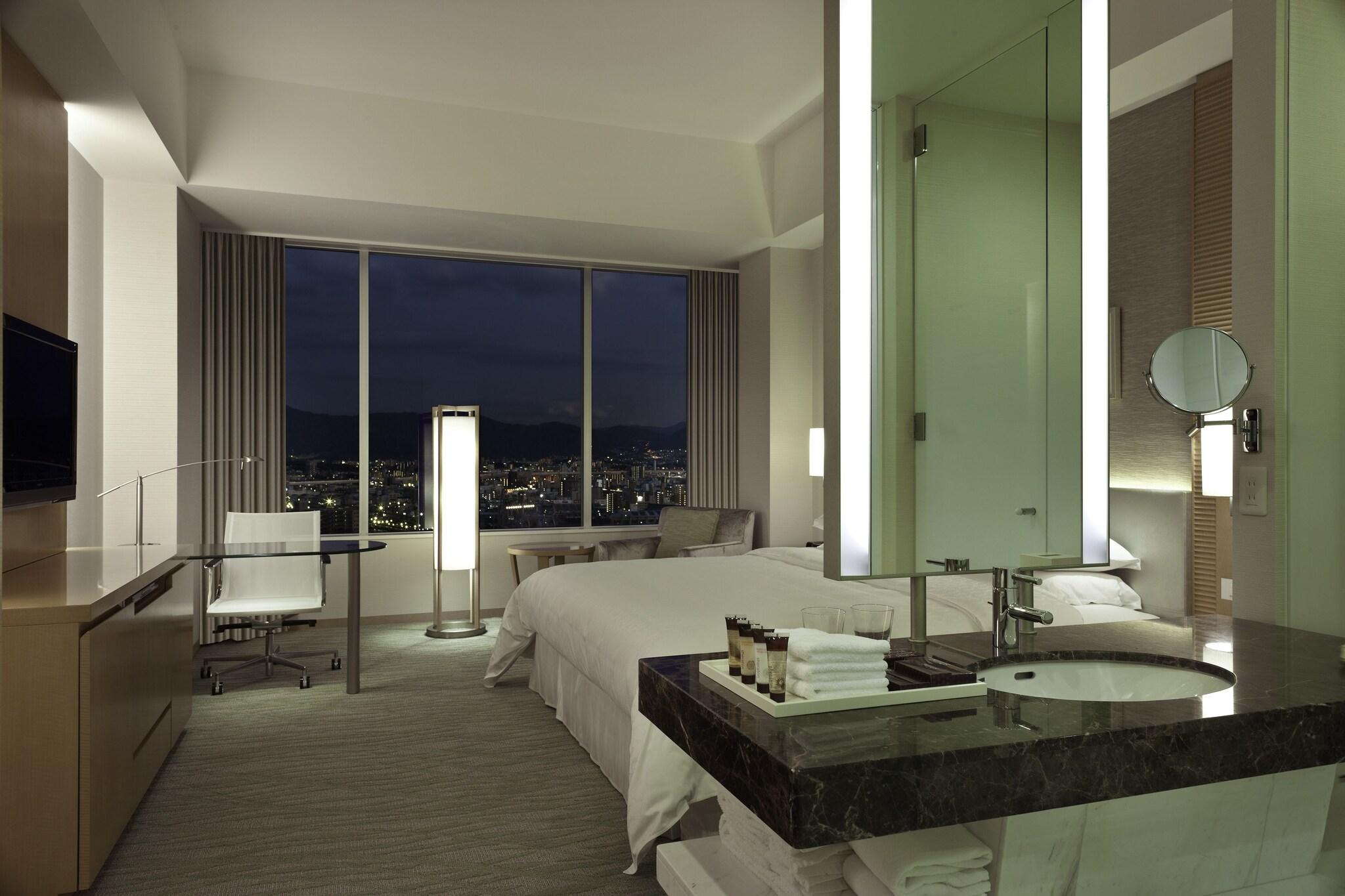 Double Deluxe King Bed