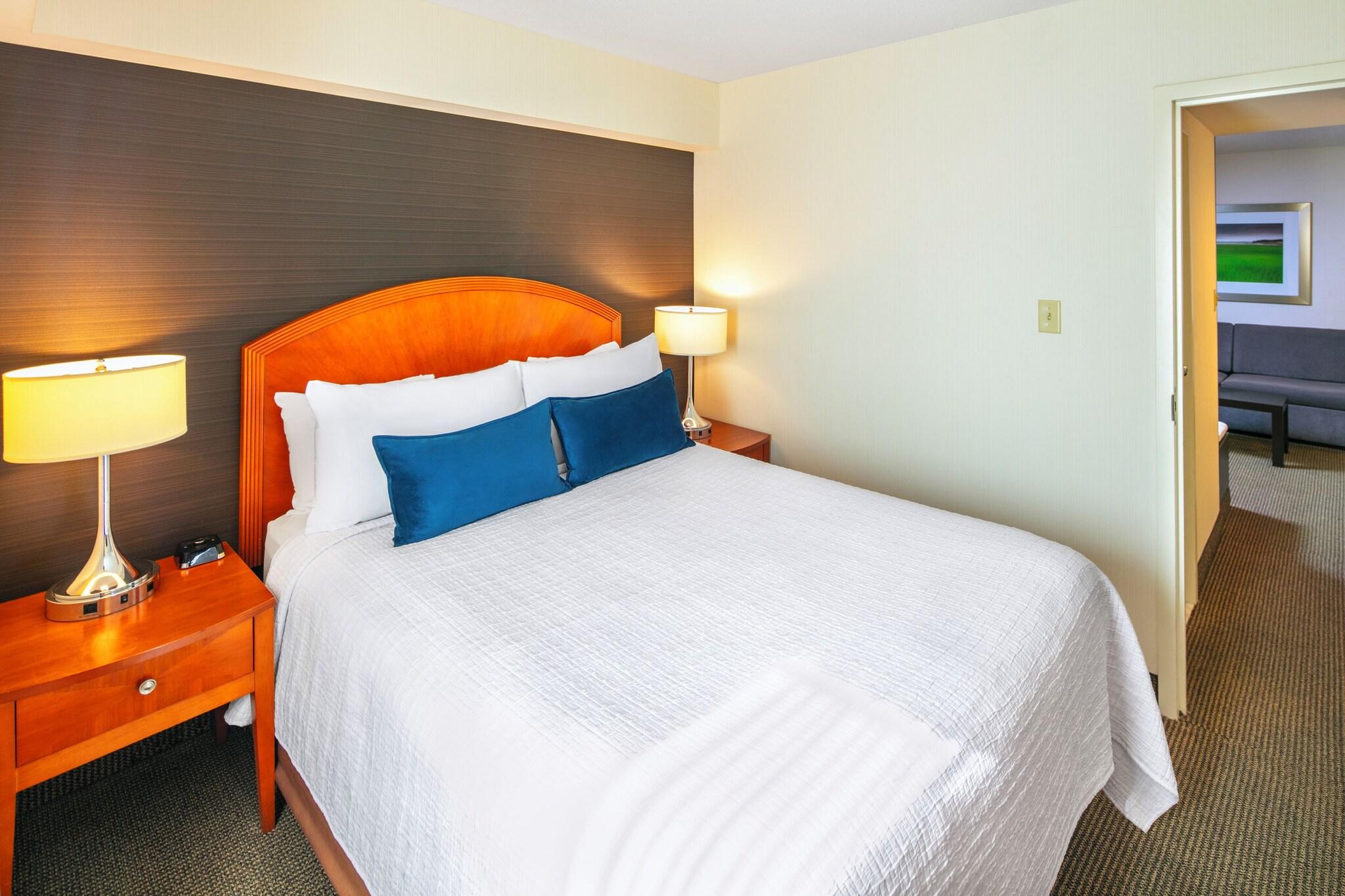 Junior Suite Queen Size Bed