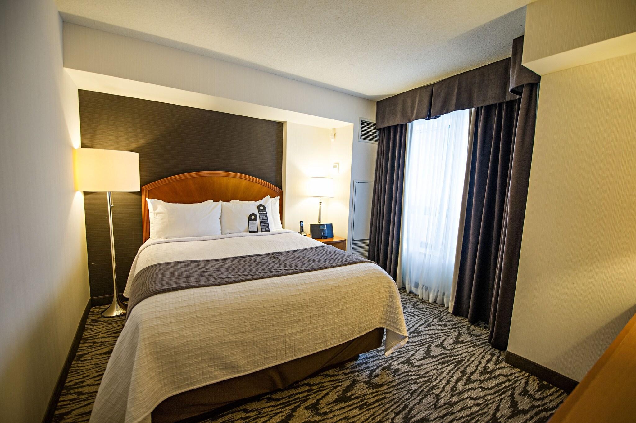 Junior Suite Queen Size Bed