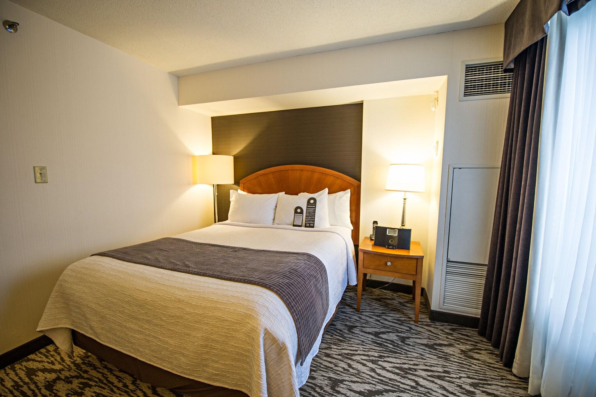 Junior Suite Queen Size Bed