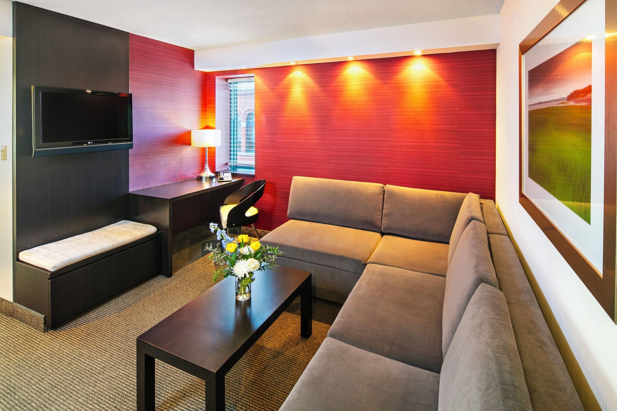 Junior Suite Queen Size Bed