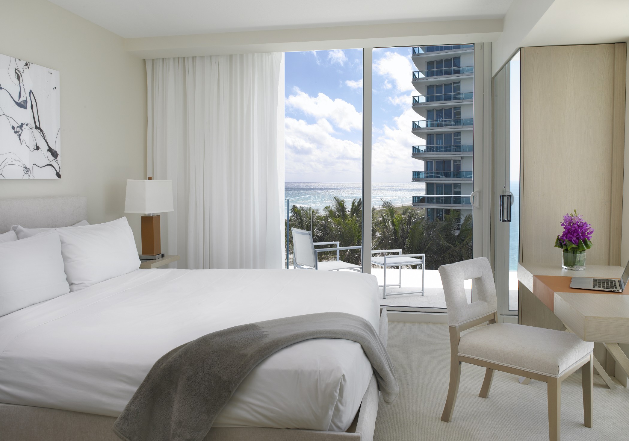 Suite Pool View King Bed