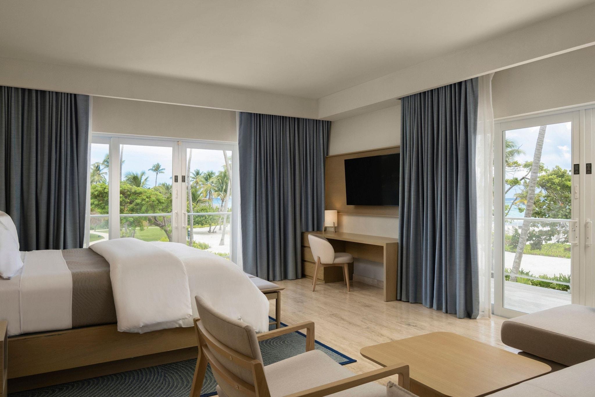 Junior Suite Ocean View King Bed