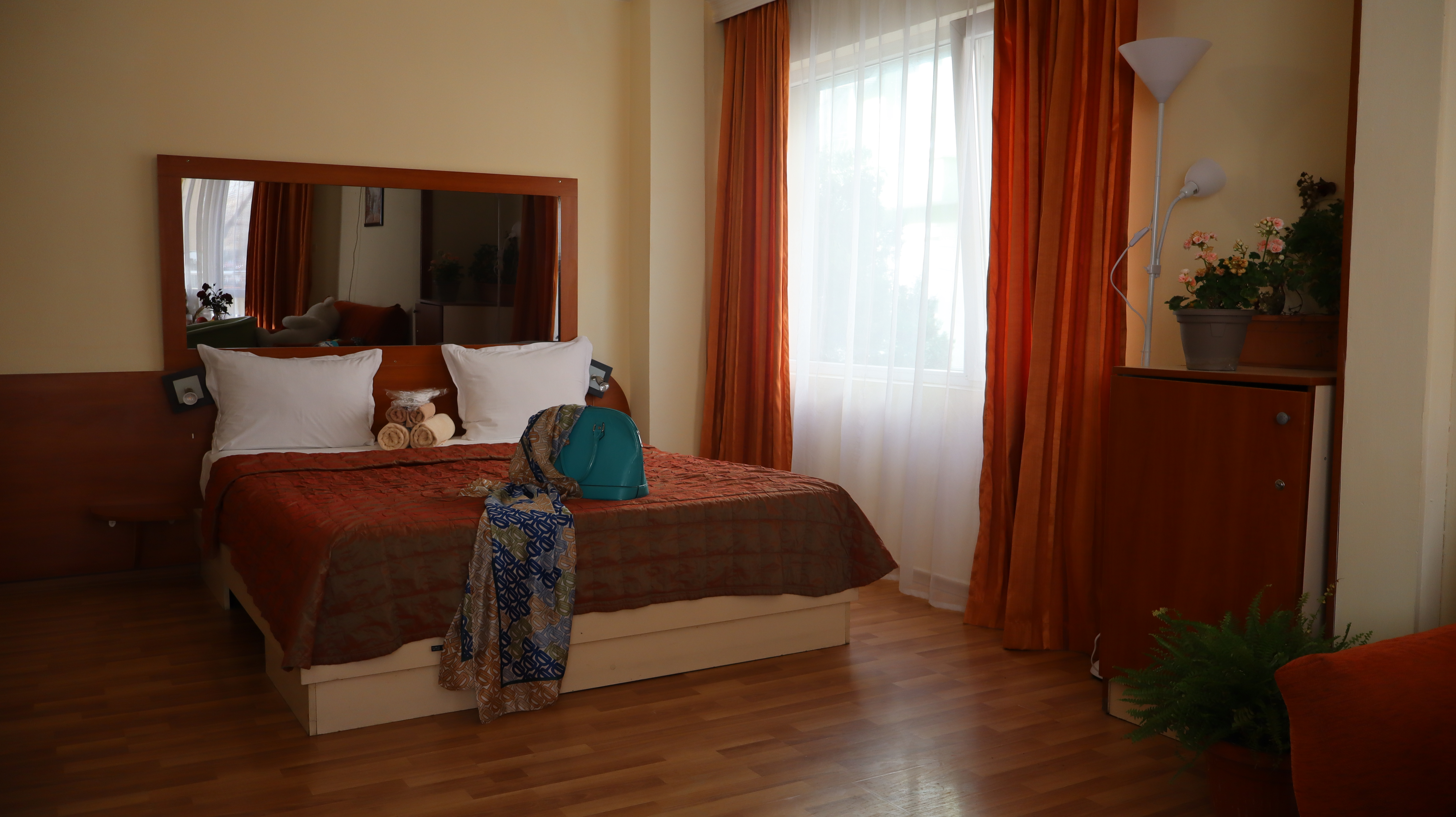 Studio King Bed One Bedroom 