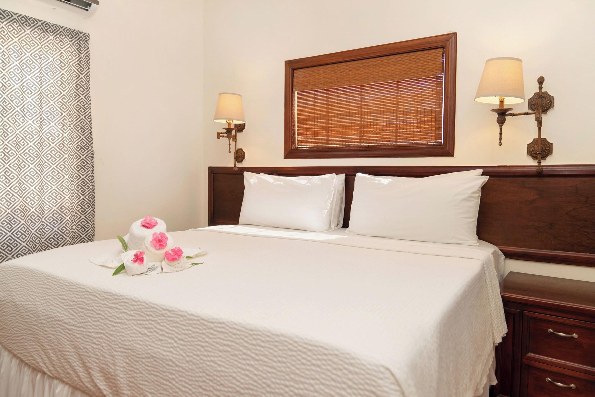 Villa Pool View King Bed