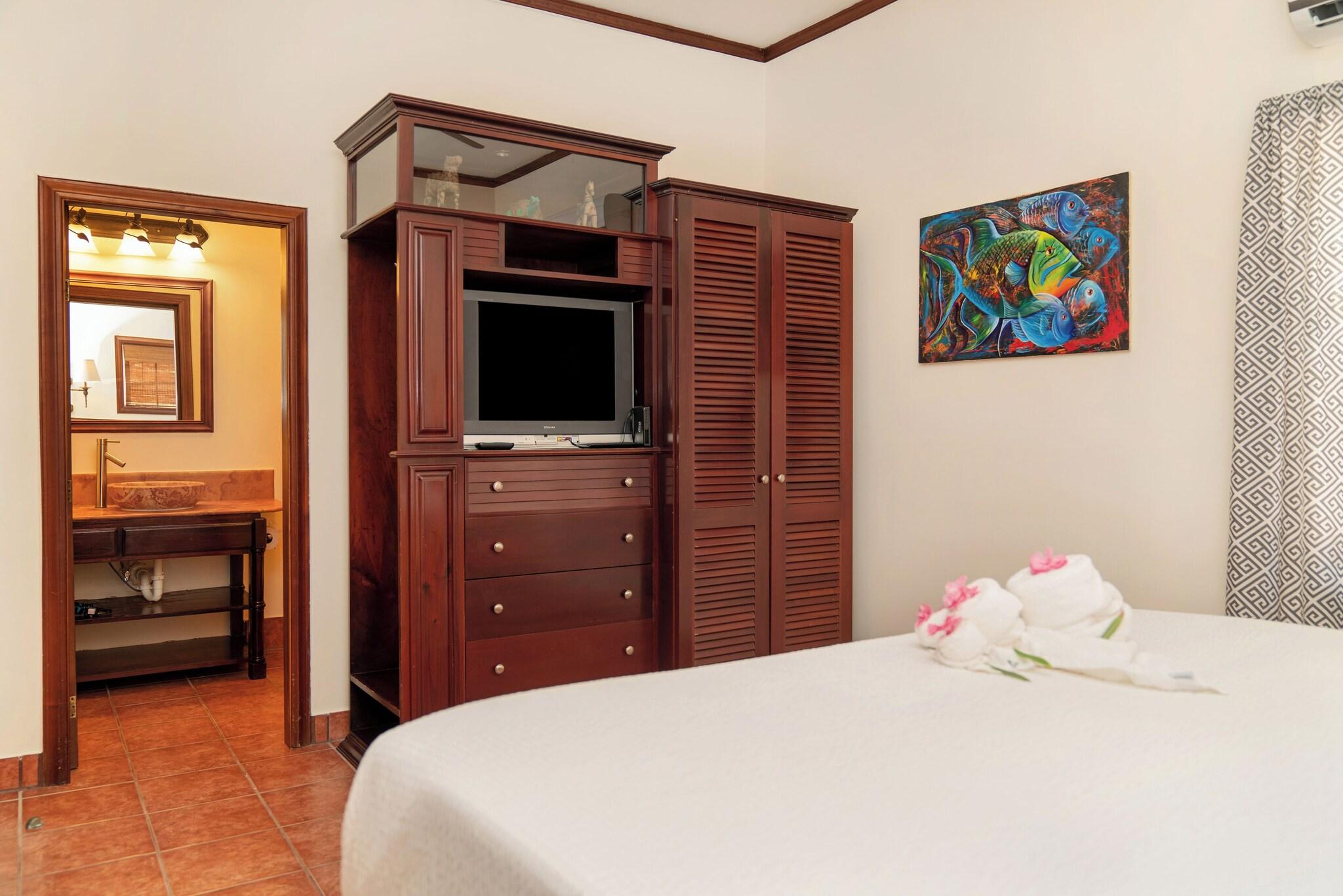 Villa Pool View King Bed