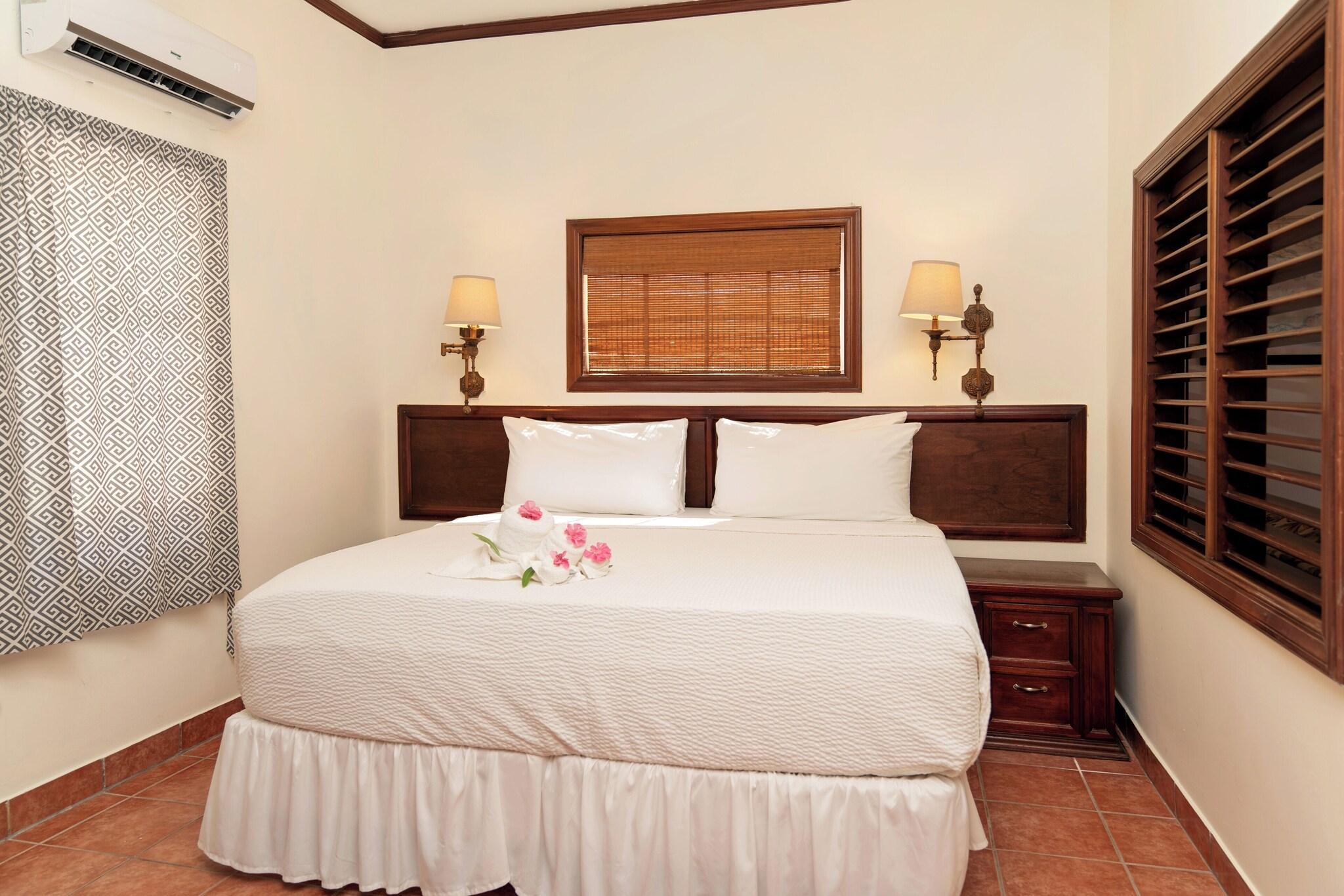 Villa Pool View King Bed