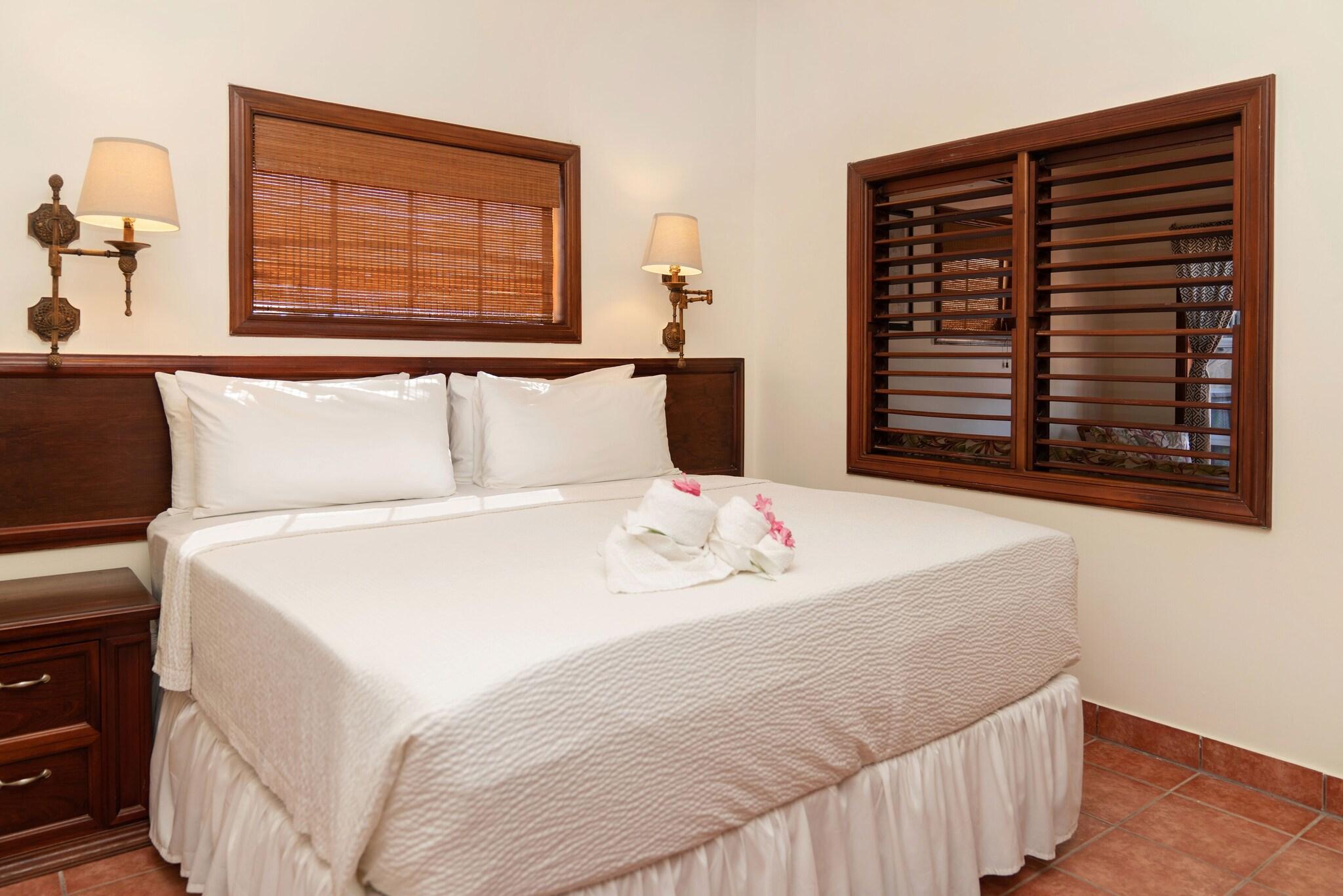 Villa Pool View King Bed