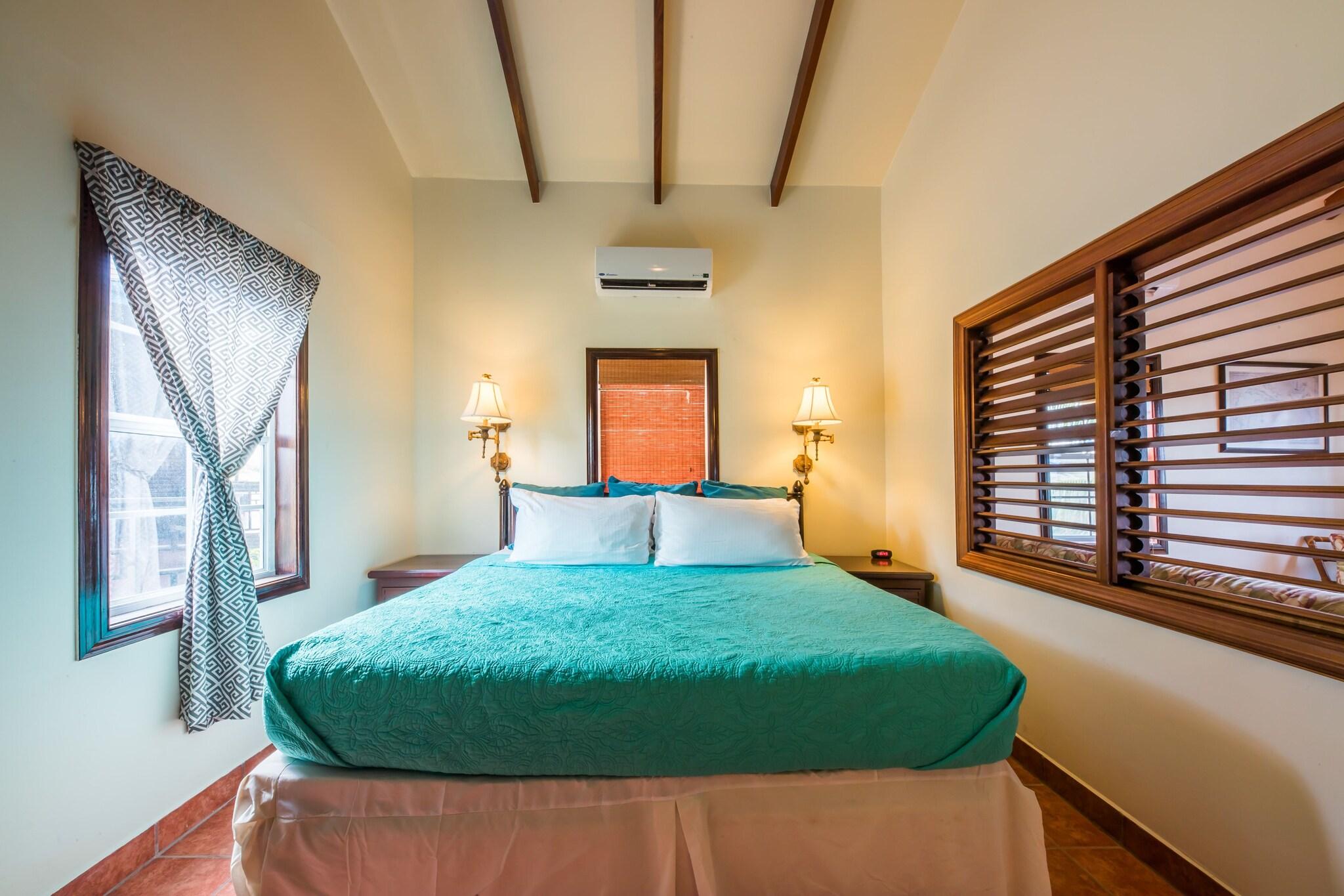 Villa Pool View King Bed