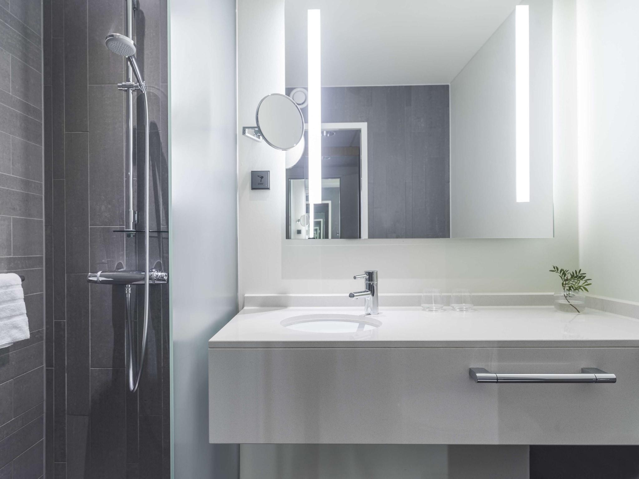 Twin Accessible Superior