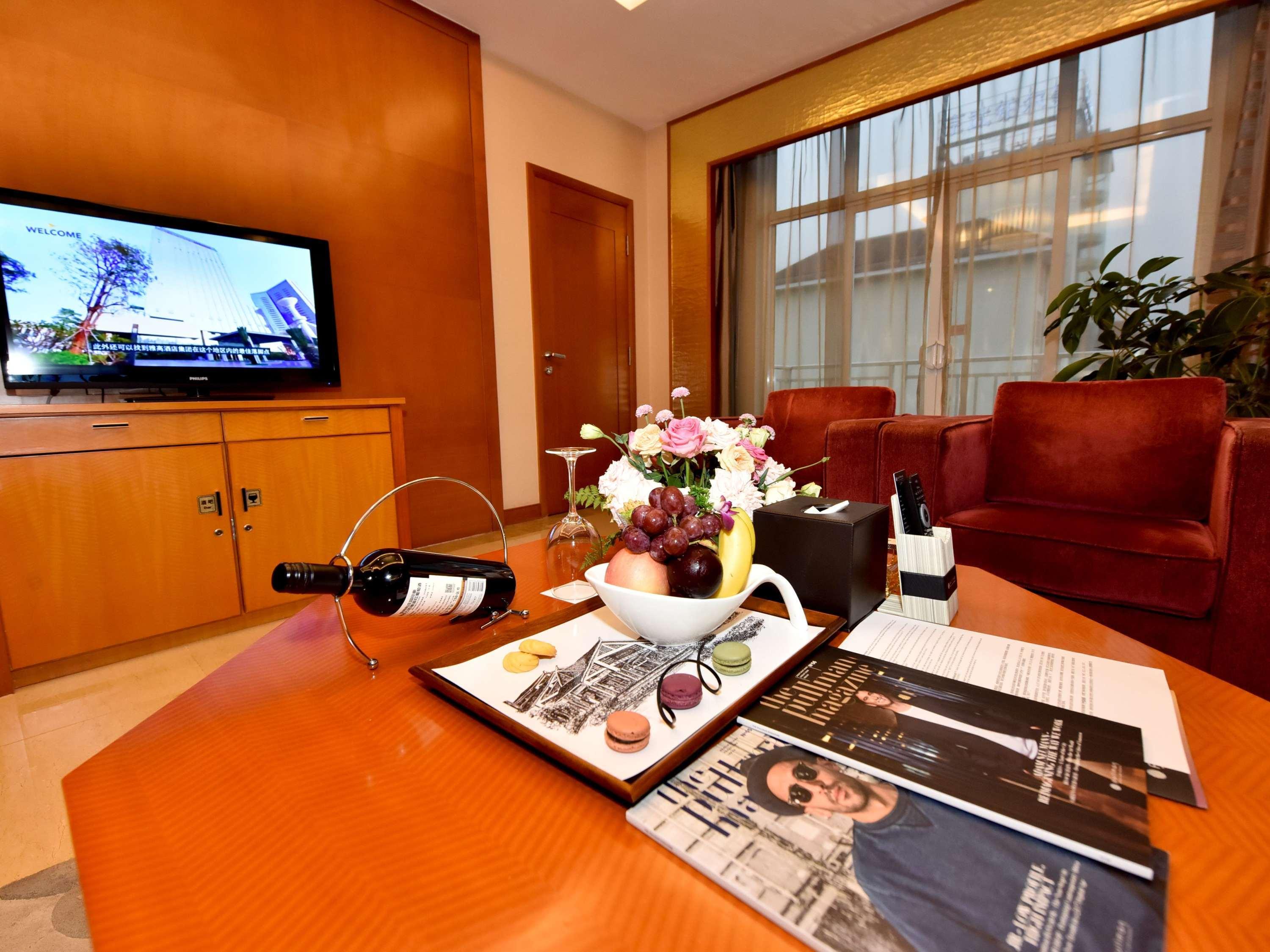 Suite Deluxe King Bed