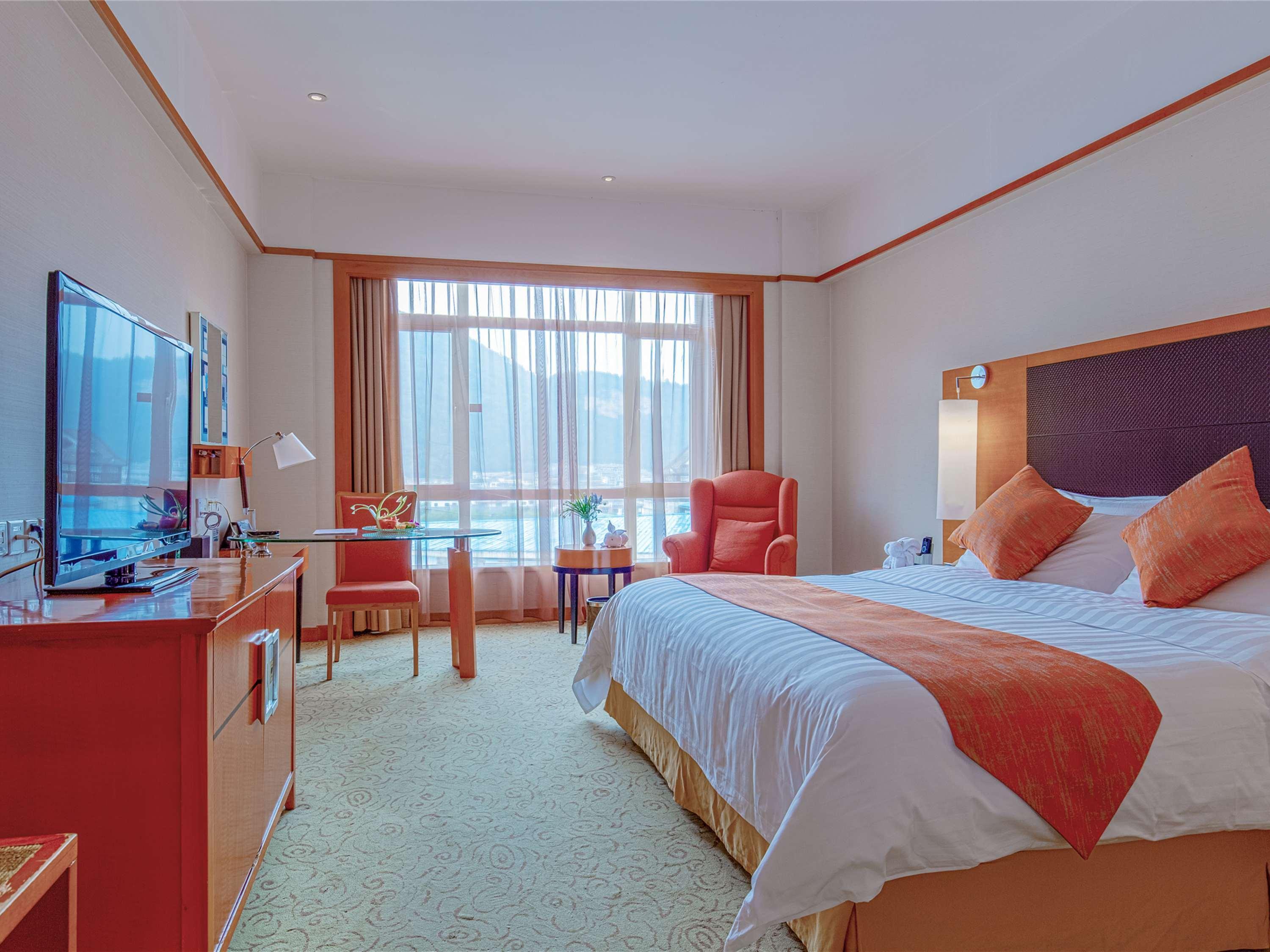 Double Deluxe King Bed