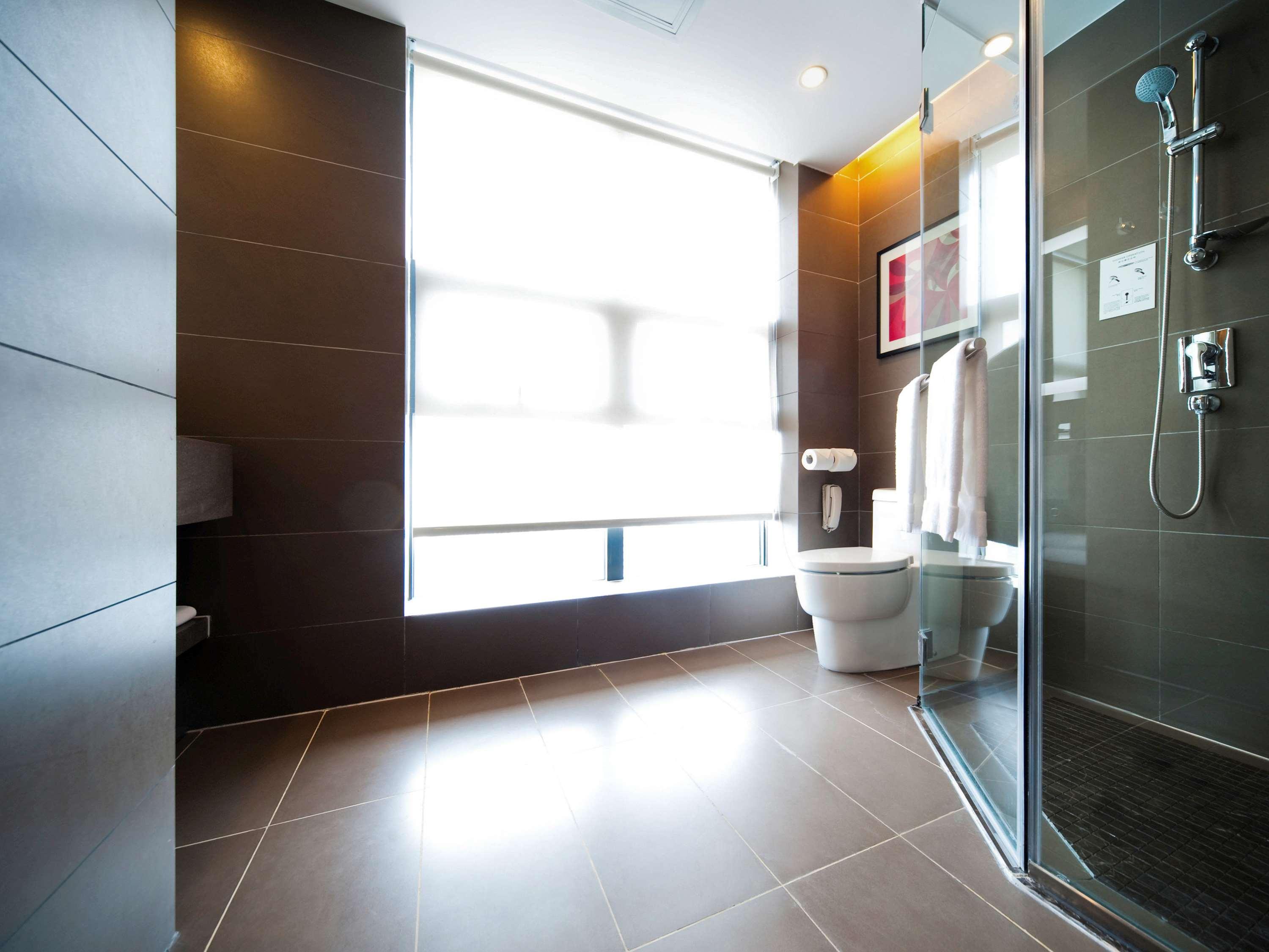 Double Deluxe City View King Bed