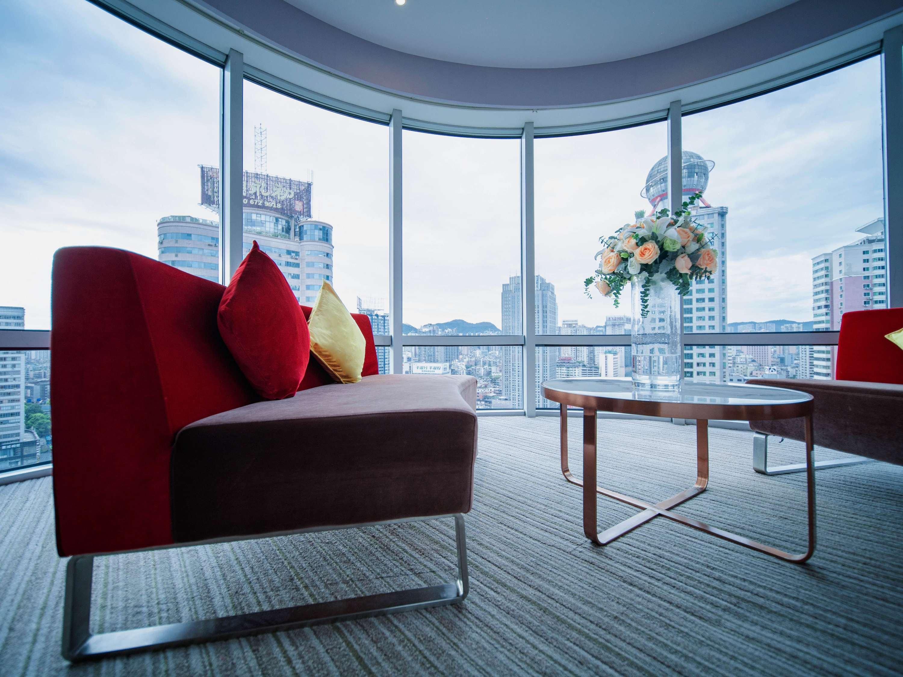 Double Deluxe City View King Bed