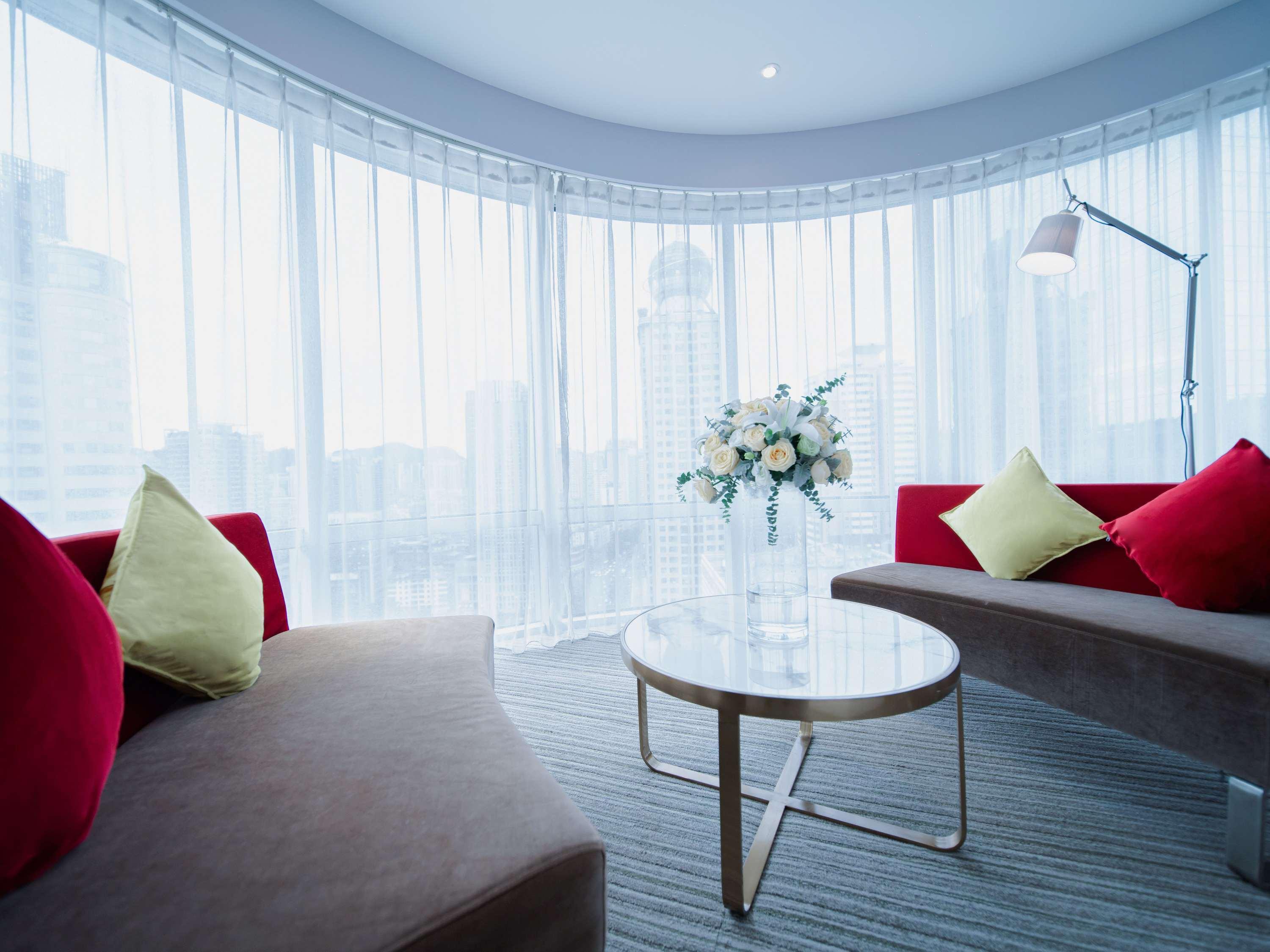 Double Deluxe City View King Bed