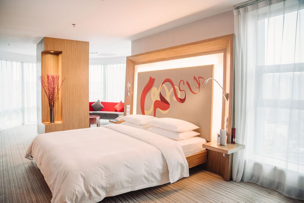 Double Deluxe City View King Bed