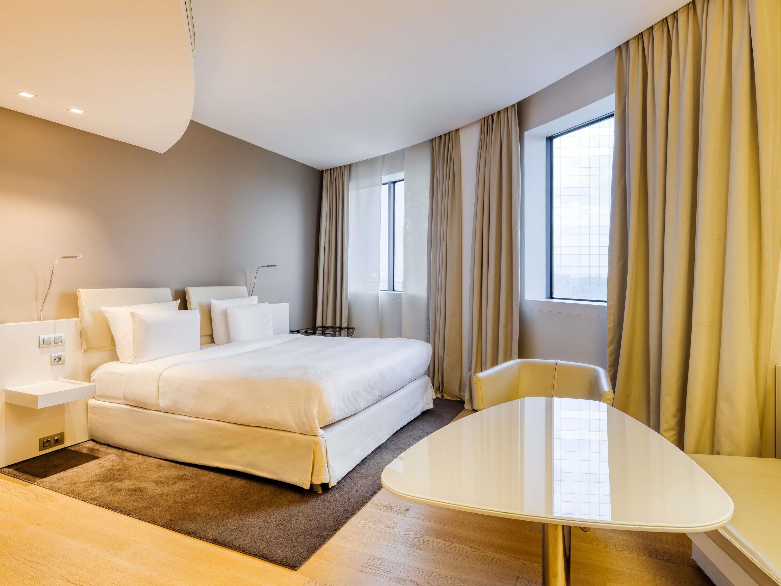 Double Deluxe City View King Bed